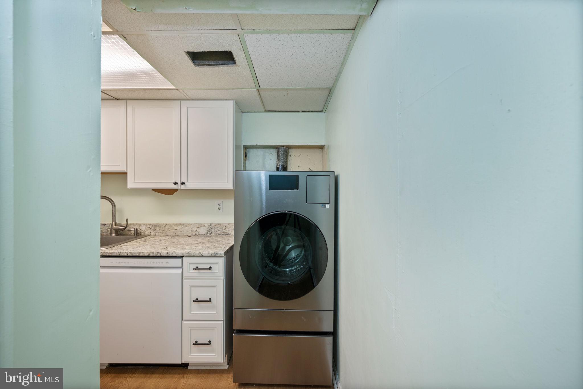 KINGS COURT - Residential