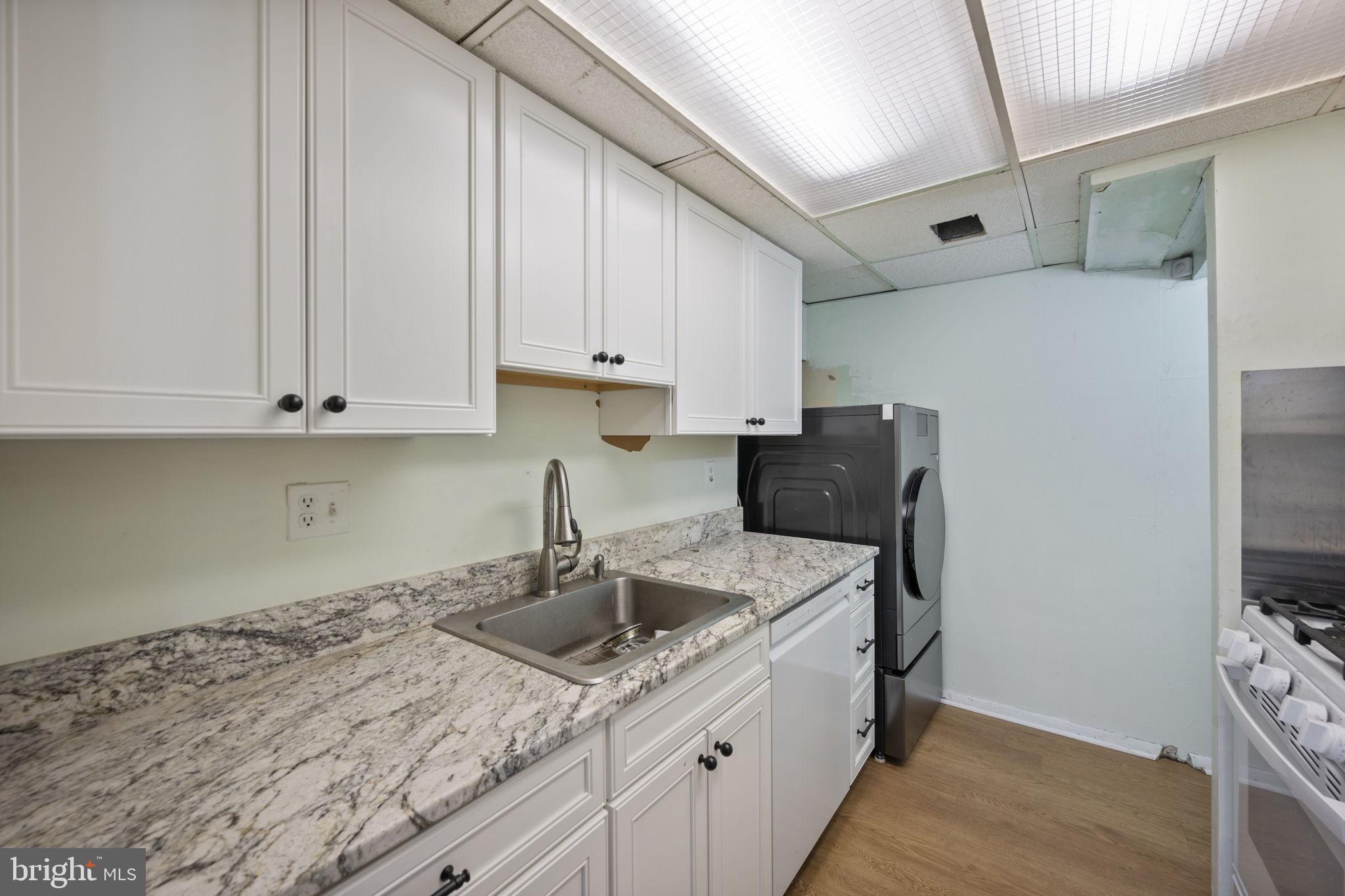 KINGS COURT - Residential