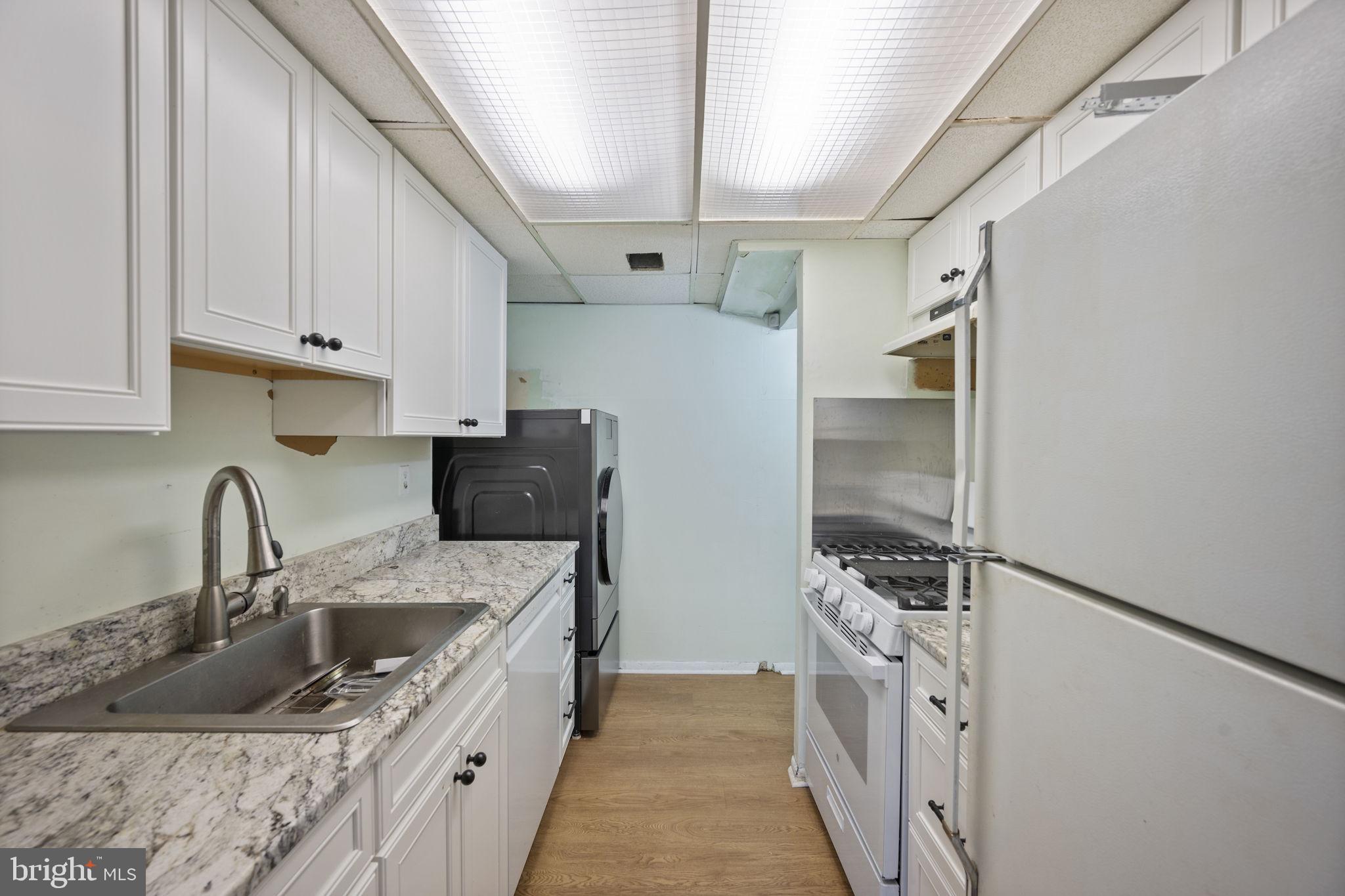 KINGS COURT - Residential