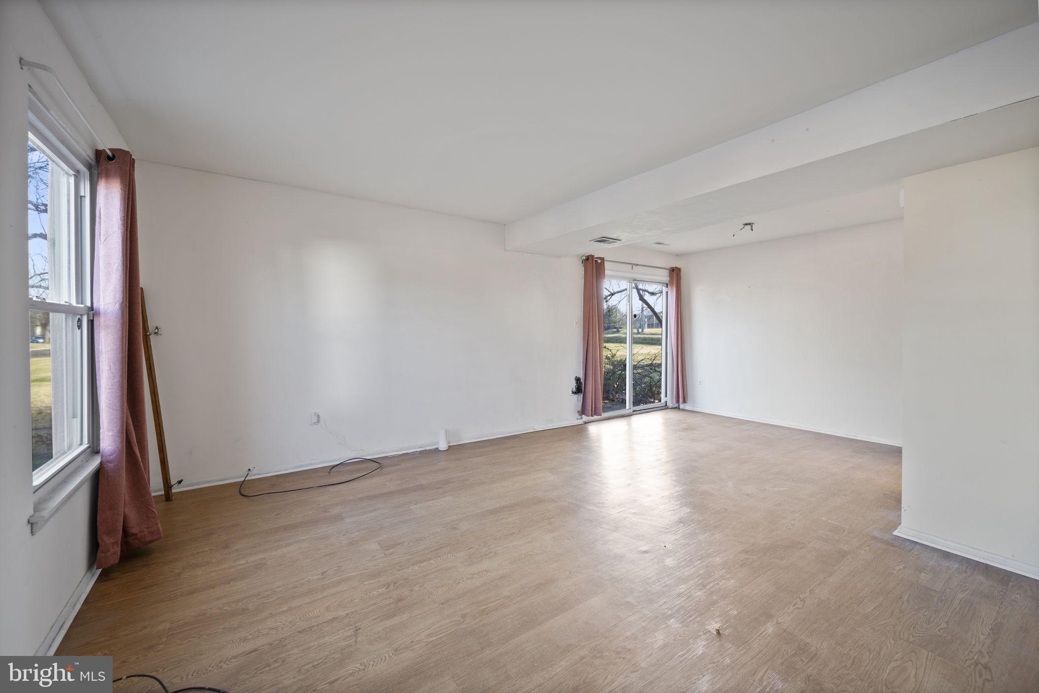 KINGS COURT - Residential