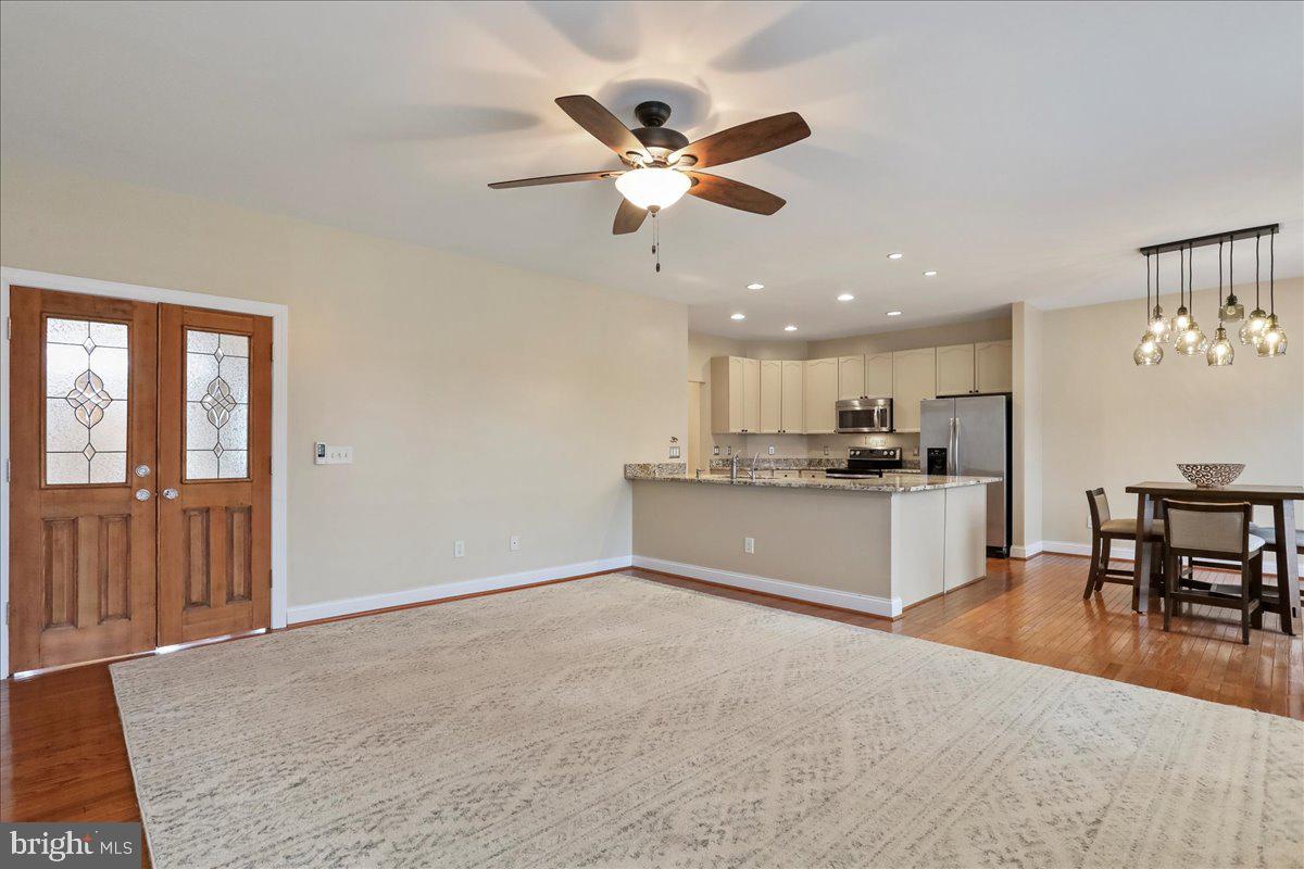 RIVERSIDE ON THE POTOMAC - Residential