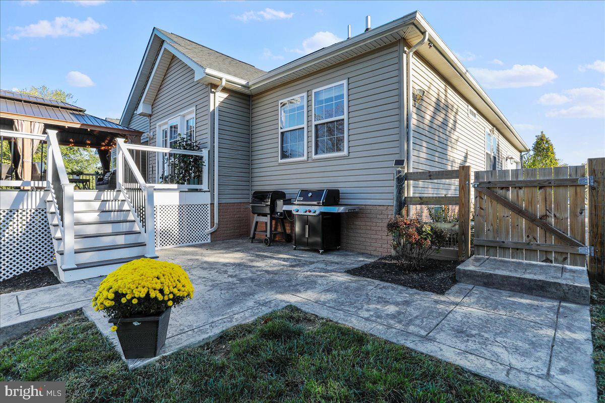 RIVERSIDE ON THE POTOMAC - Residential