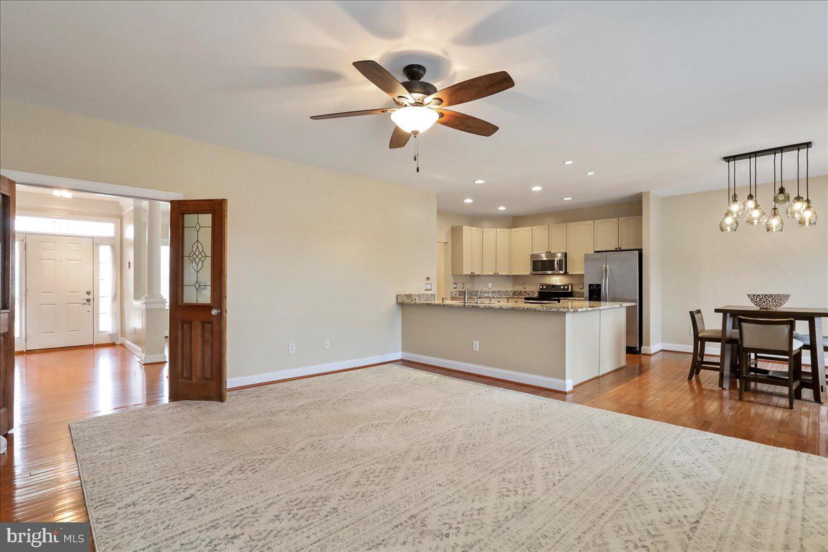 RIVERSIDE ON THE POTOMAC - Residential