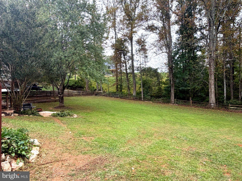 Photo of 6400 Cotswold Way, BROAD RUN, VA 20137 (MLS # VAFQ2024318)