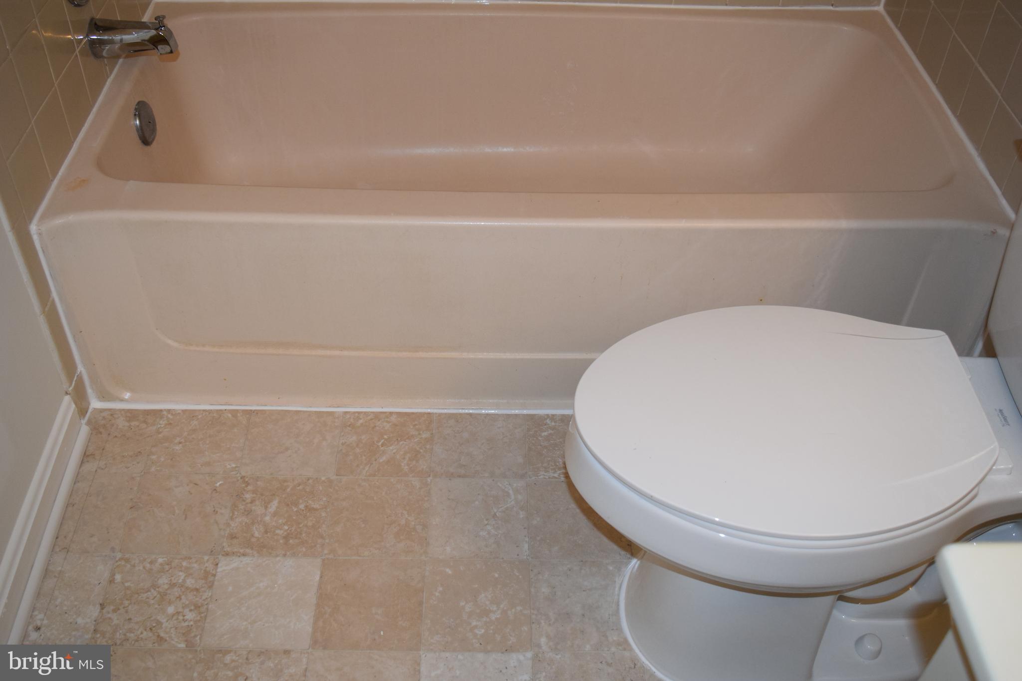 CLUSTERS AT WOODLAWN - Residential Lease