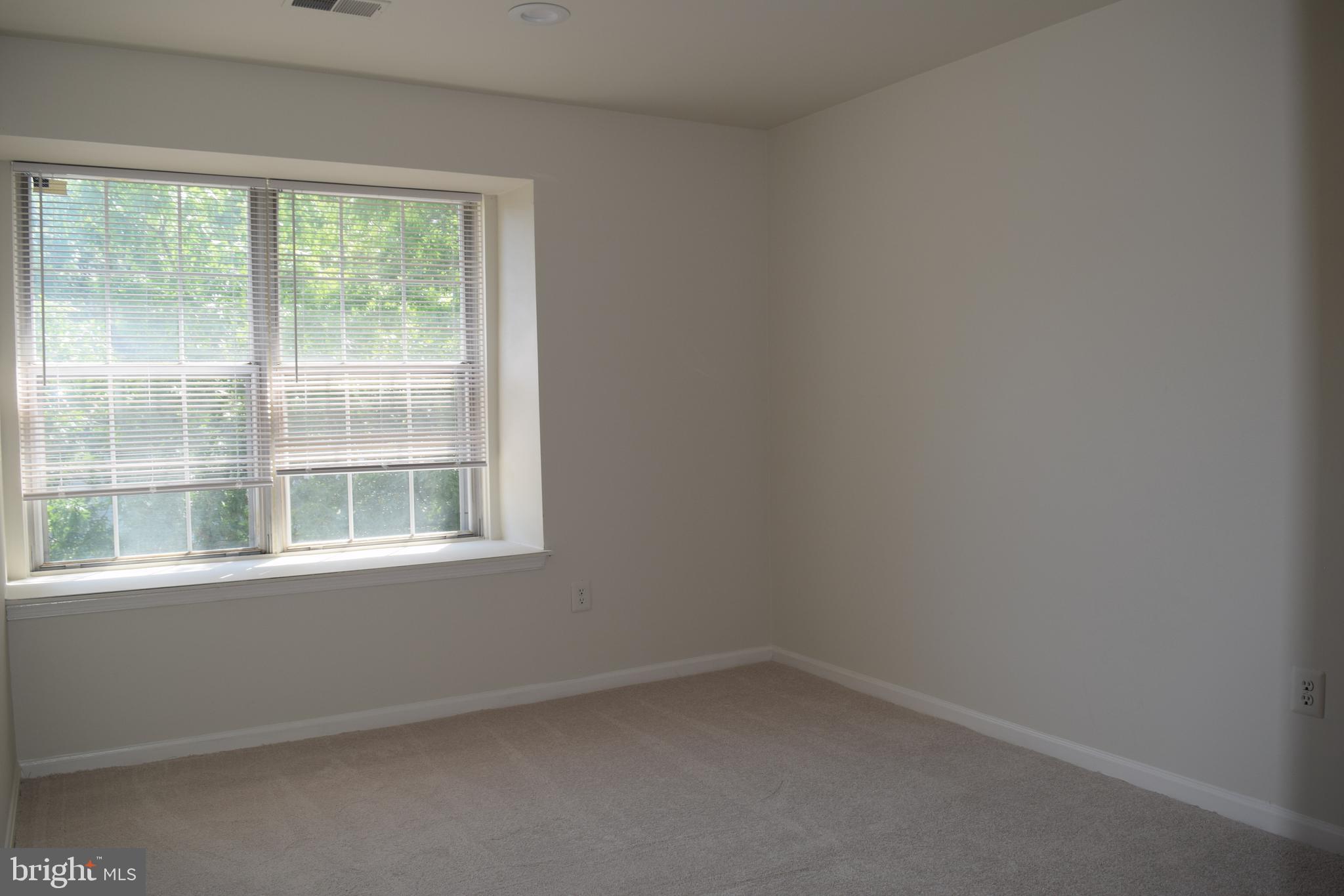 CLUSTERS AT WOODLAWN - Residential Lease