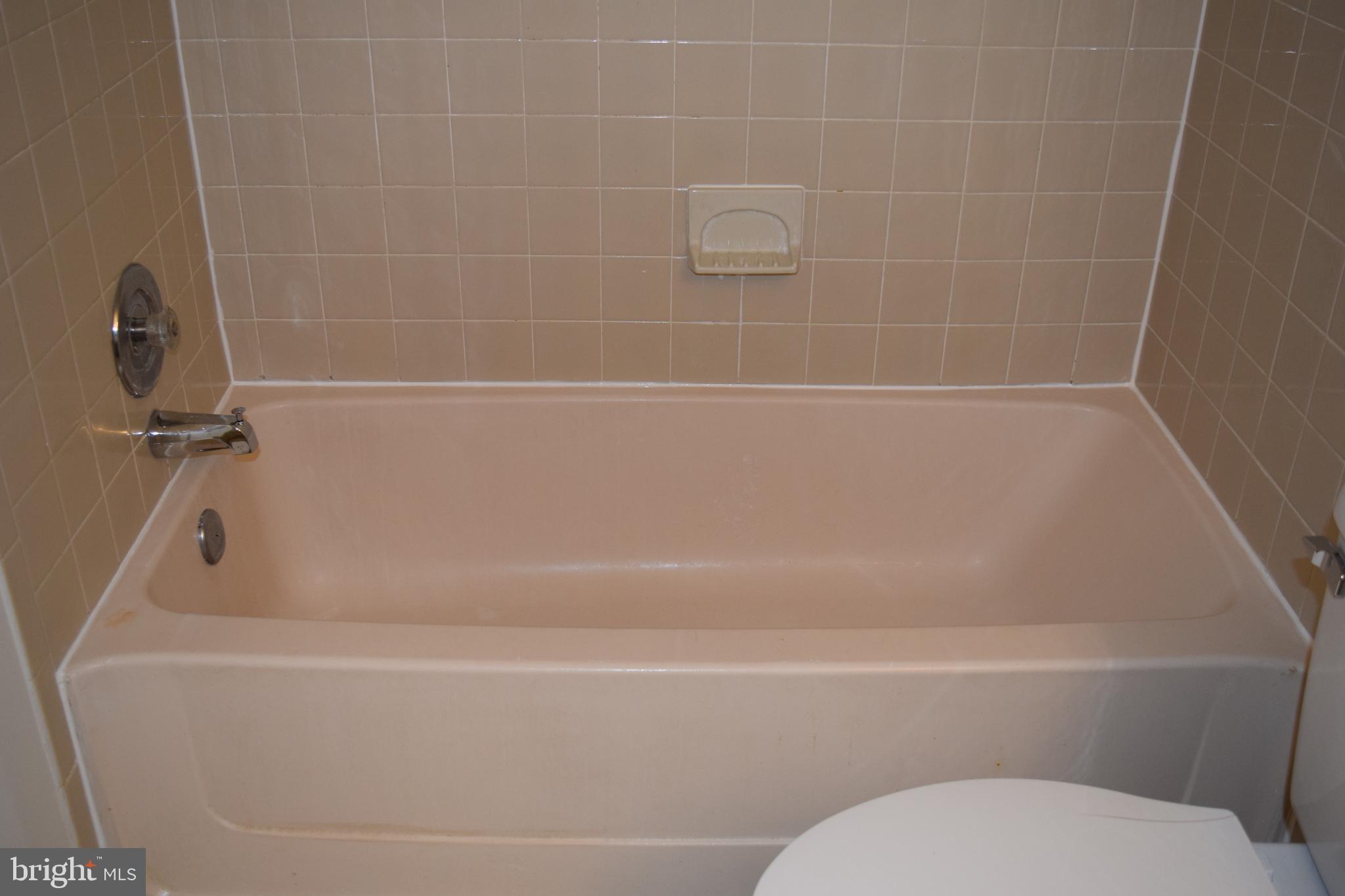 CLUSTERS AT WOODLAWN - Residential Lease