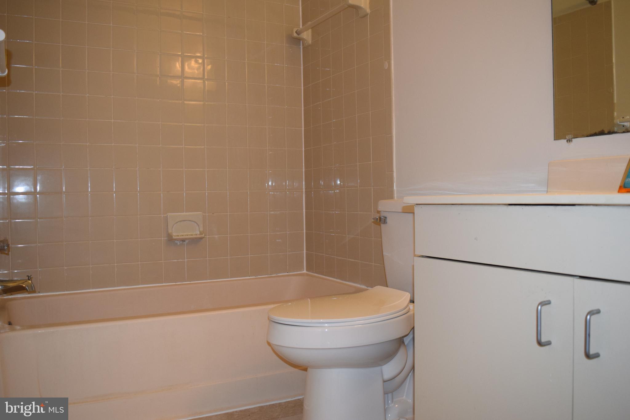 CLUSTERS AT WOODLAWN - Residential Lease