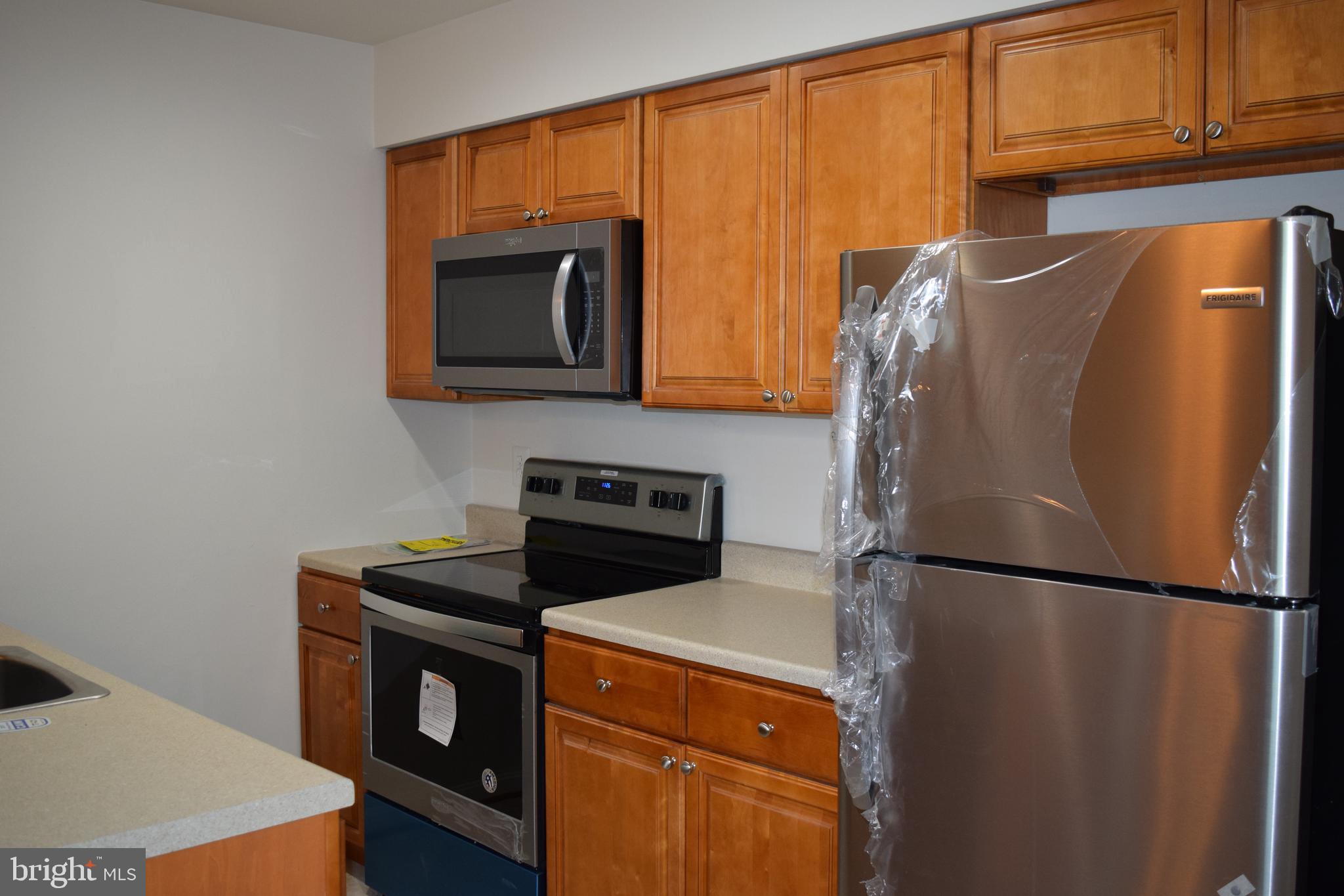 CLUSTERS AT WOODLAWN - Residential Lease