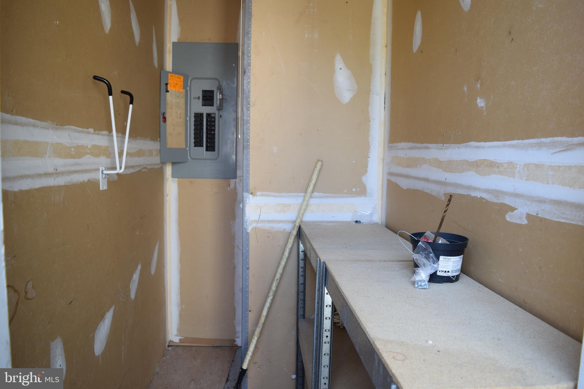 CLUSTERS AT WOODLAWN - Residential Lease