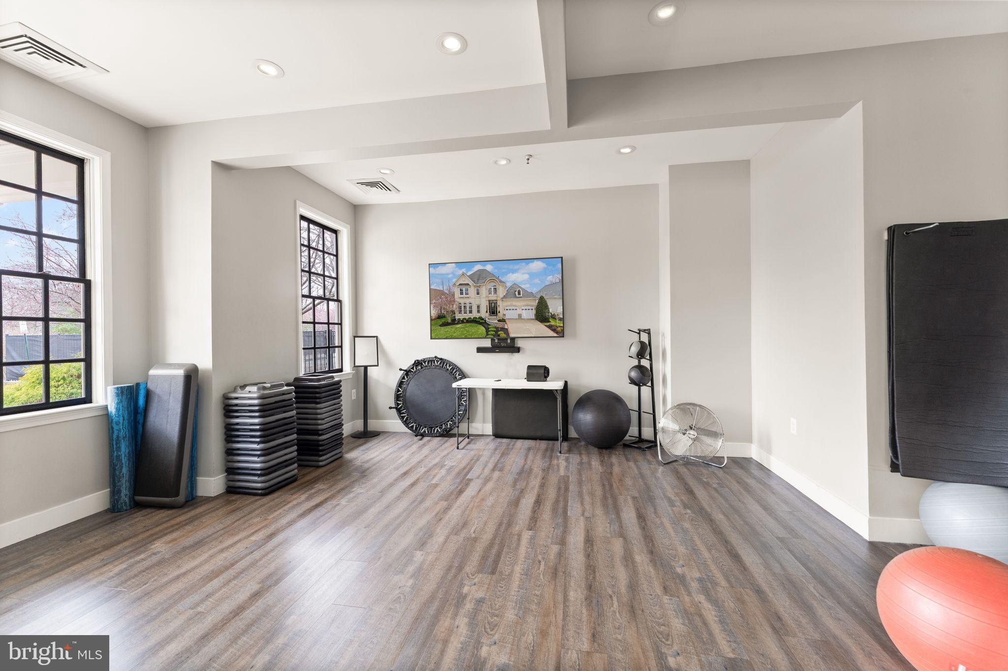 RIVER CREEK - Residential