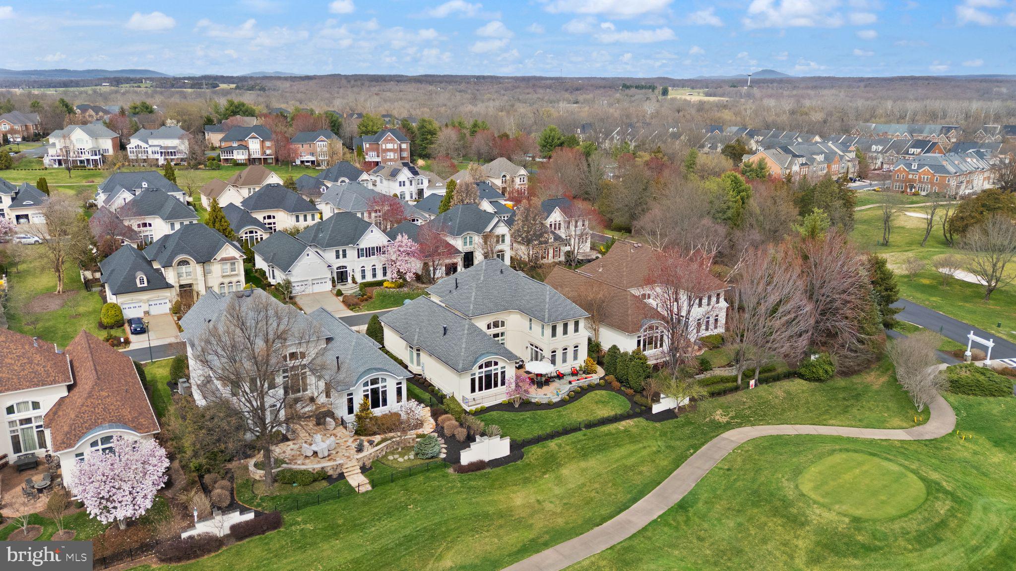 RIVER CREEK - Residential