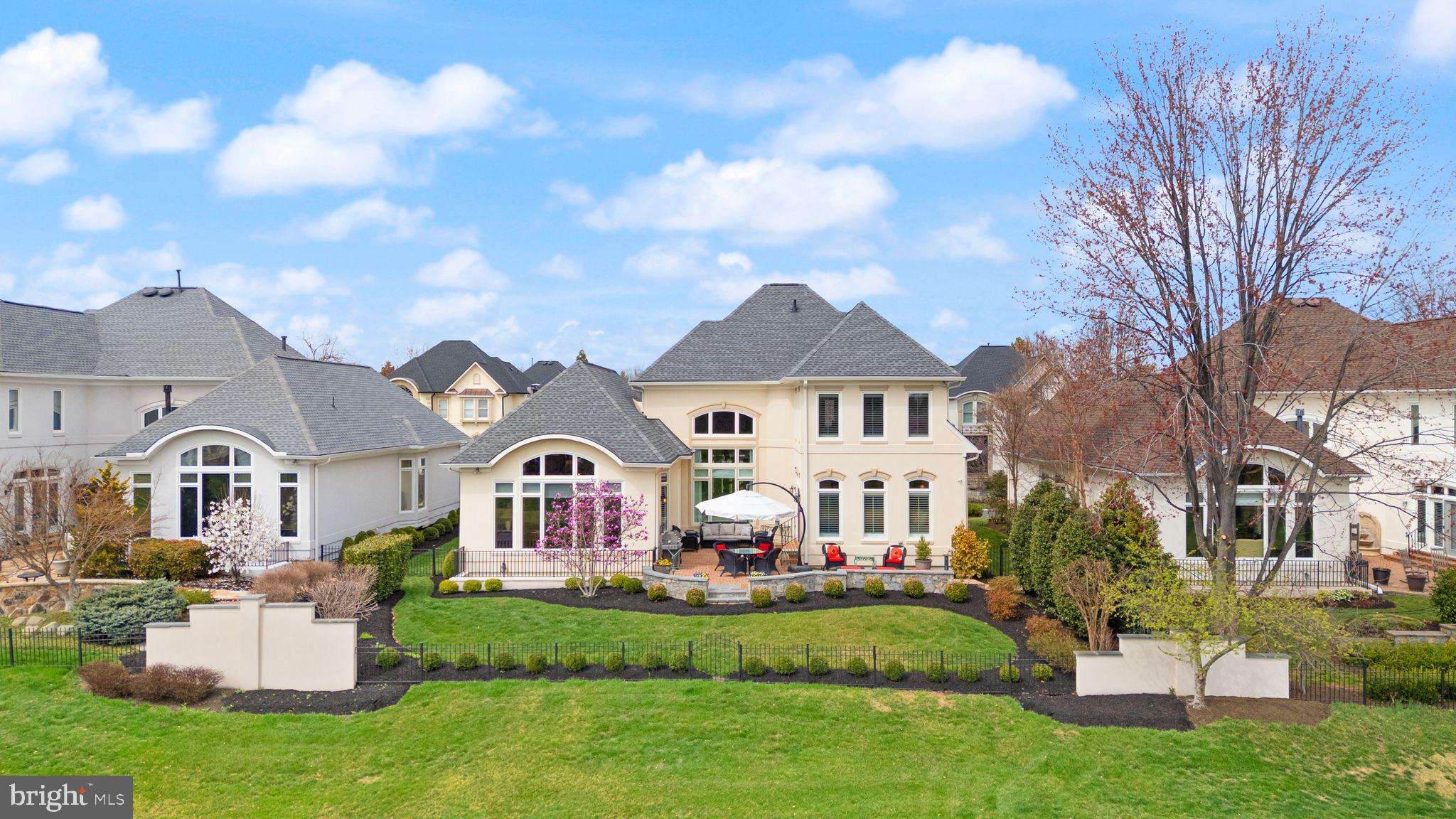 RIVER CREEK - Residential