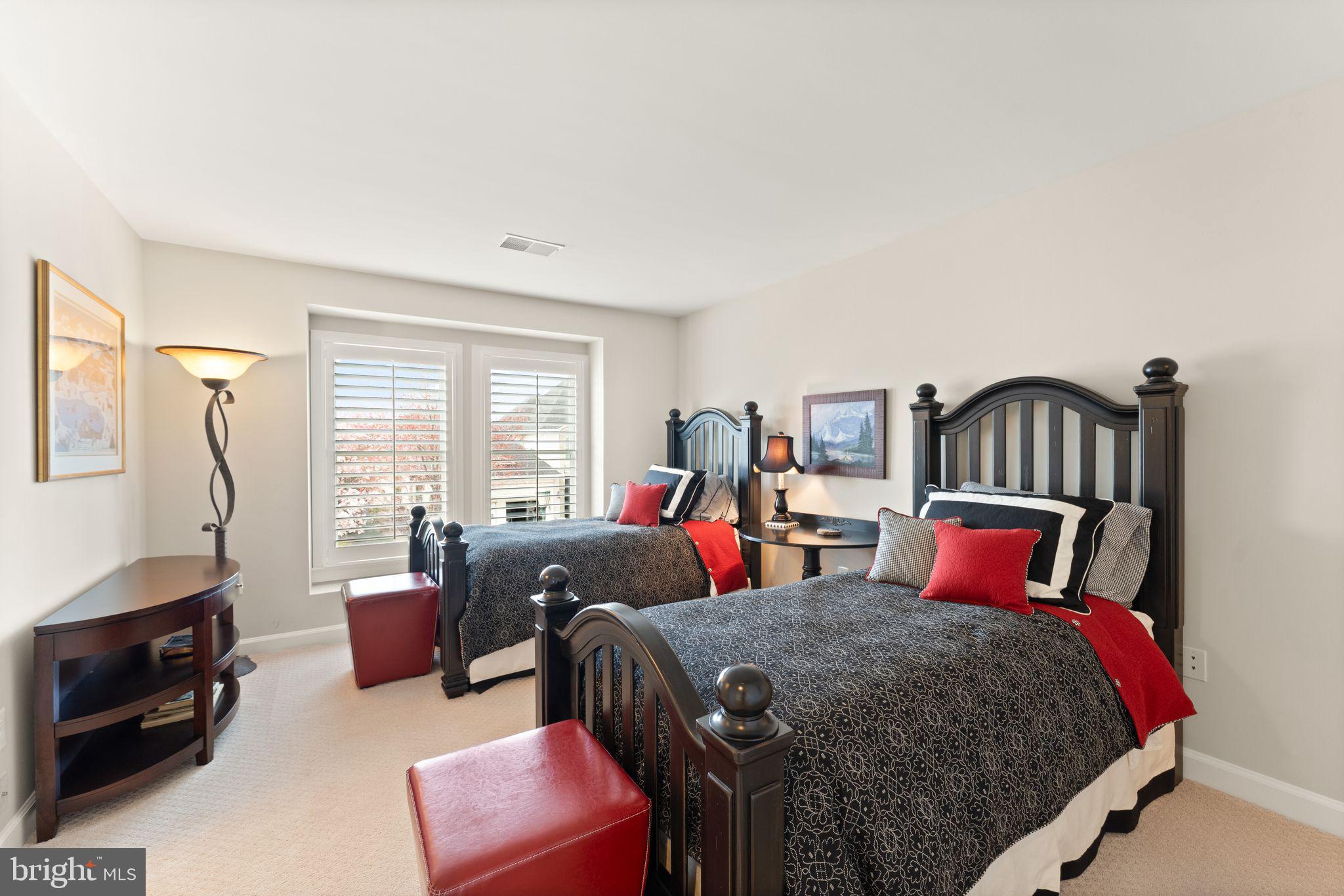 RIVER CREEK - Residential