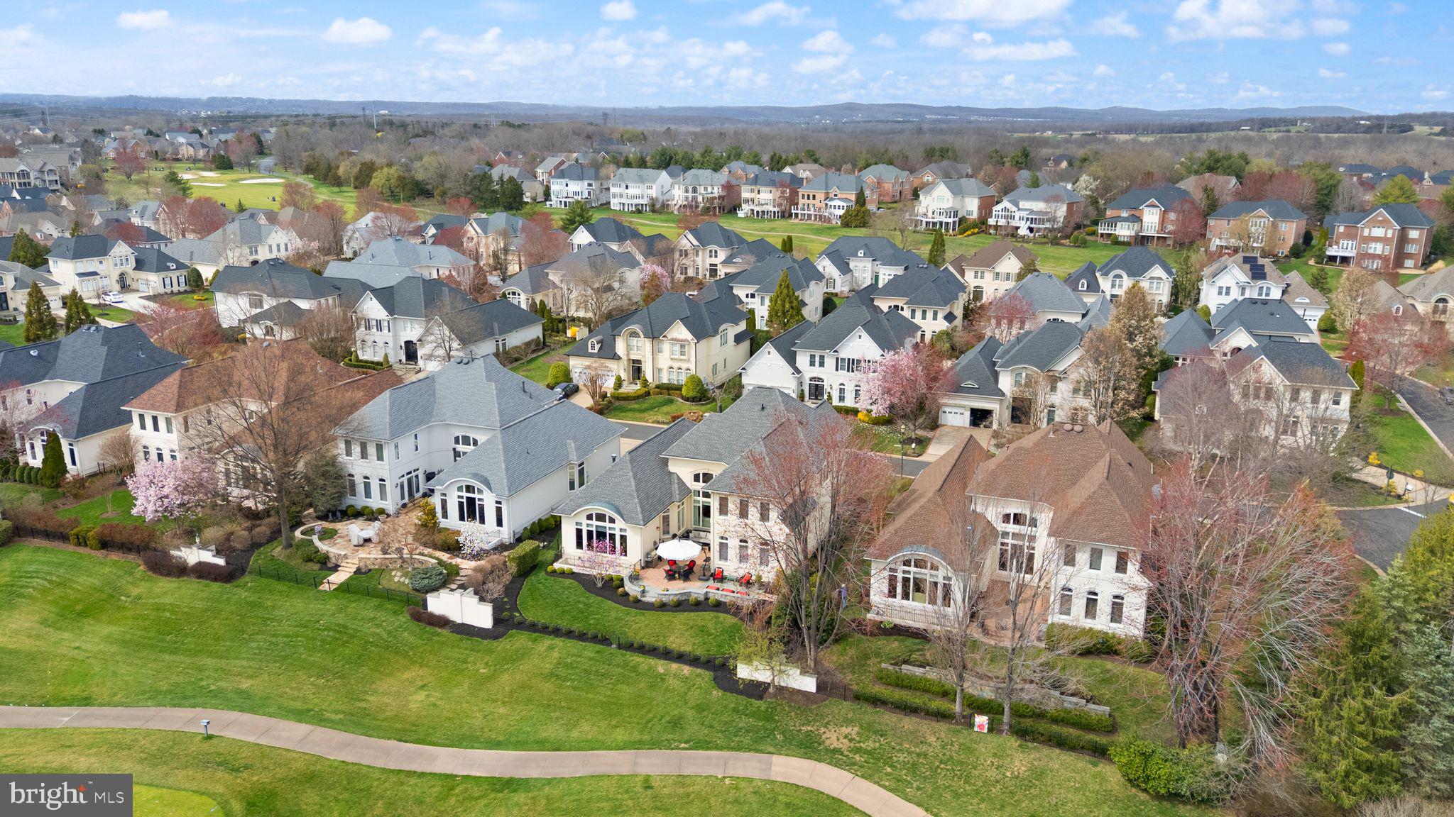 RIVER CREEK - Residential