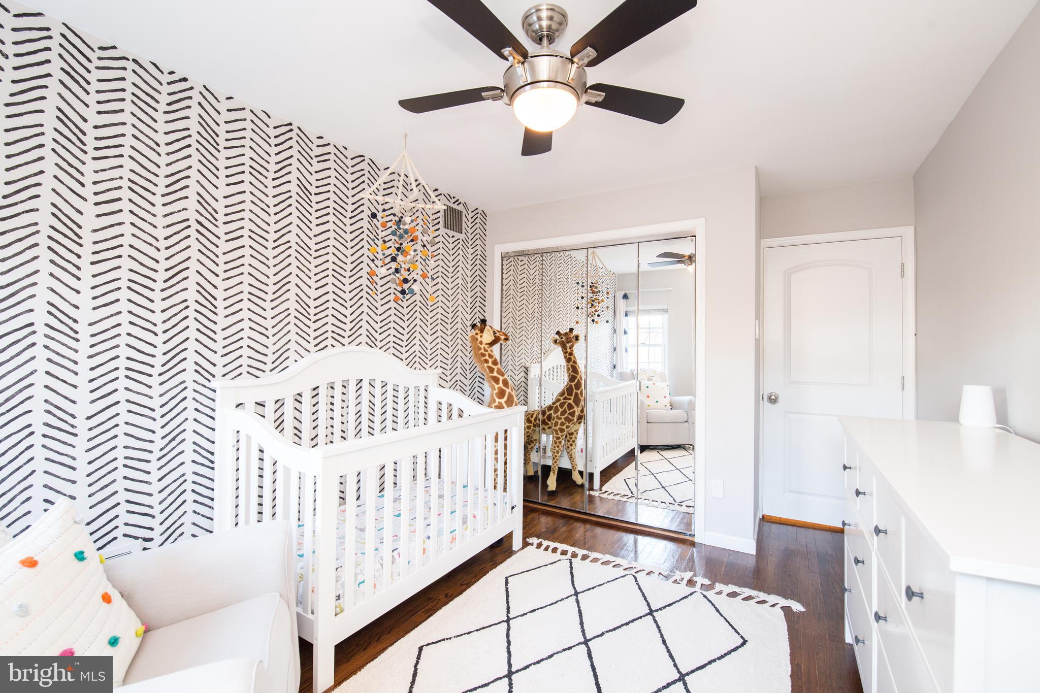 QUEEN VILLAGE - Residential