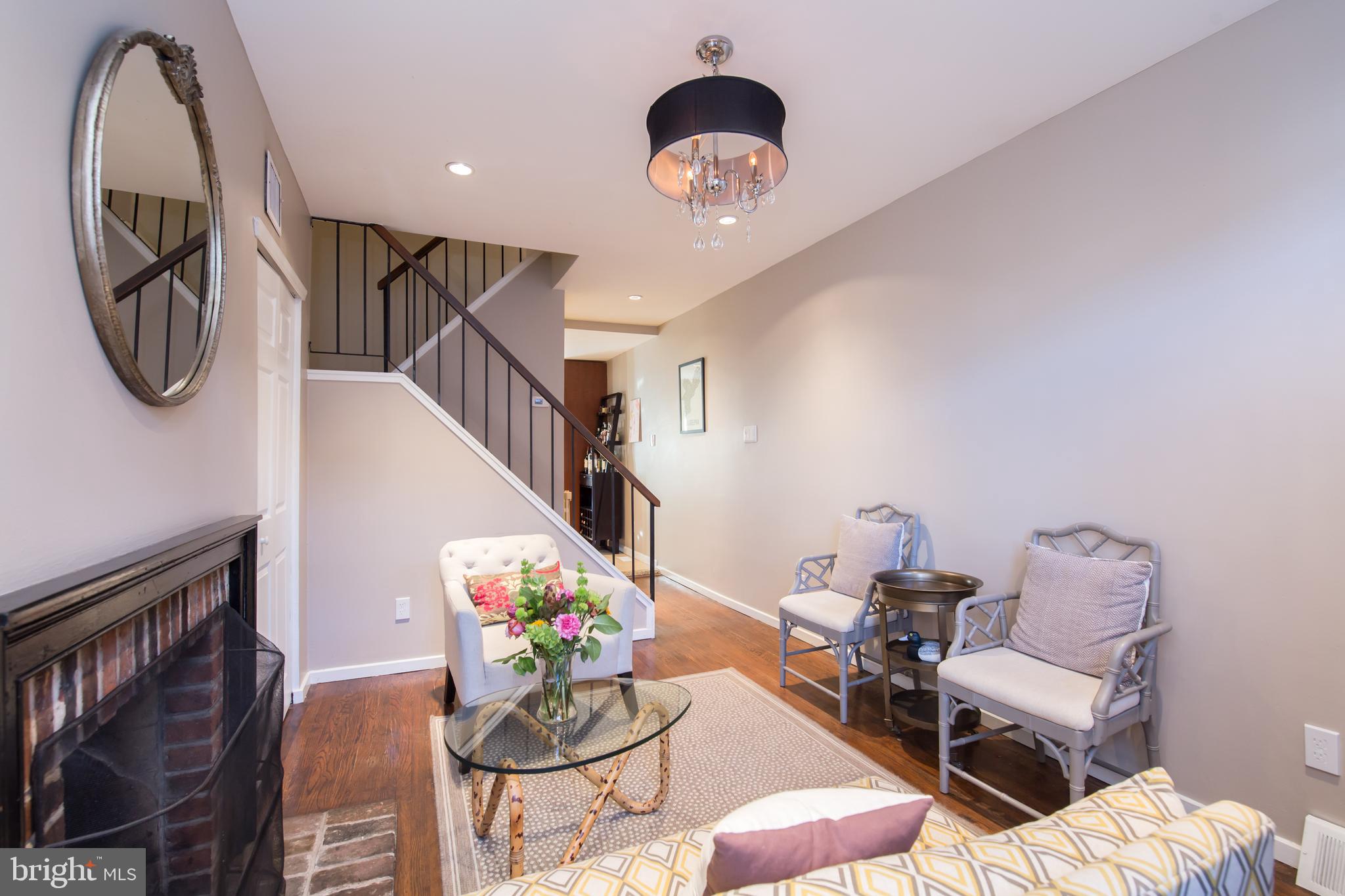 QUEEN VILLAGE - Residential