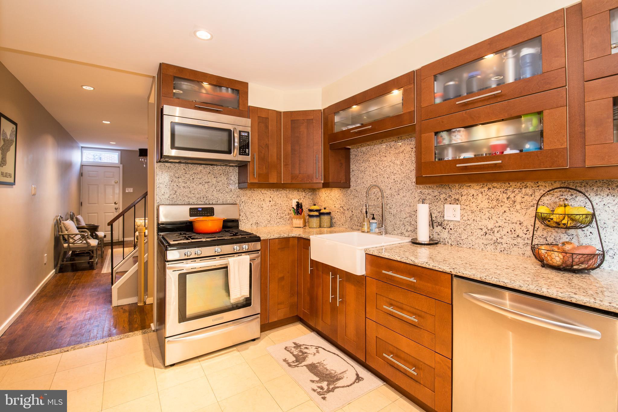 QUEEN VILLAGE - Residential