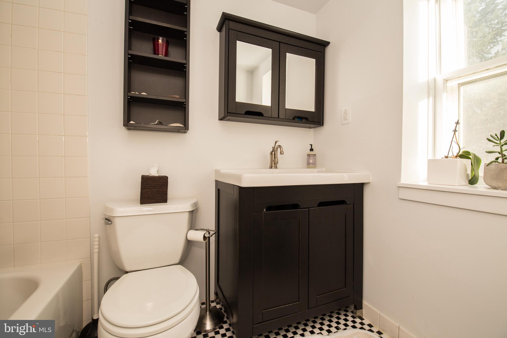 QUEEN VILLAGE - Residential