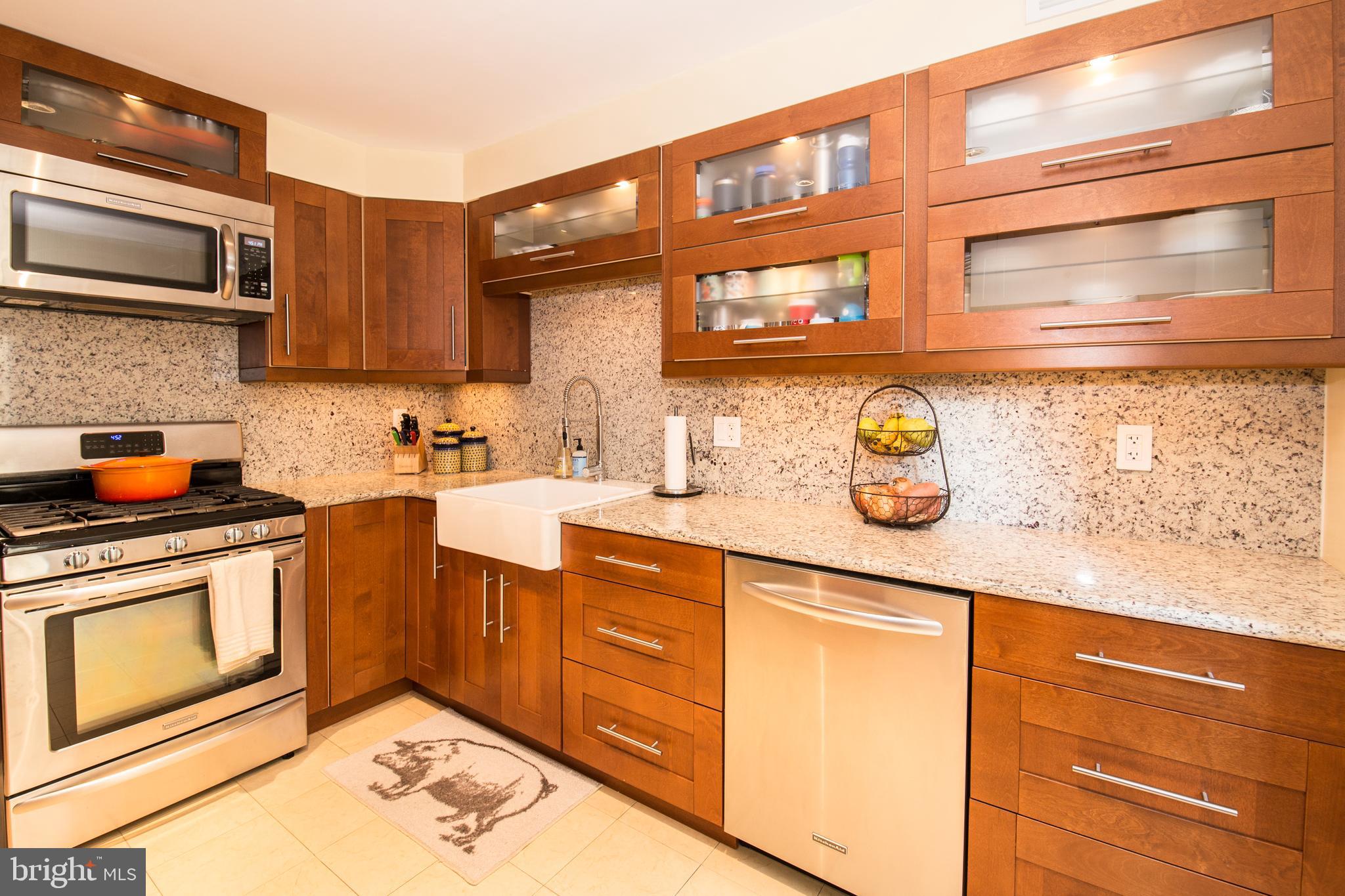 QUEEN VILLAGE - Residential