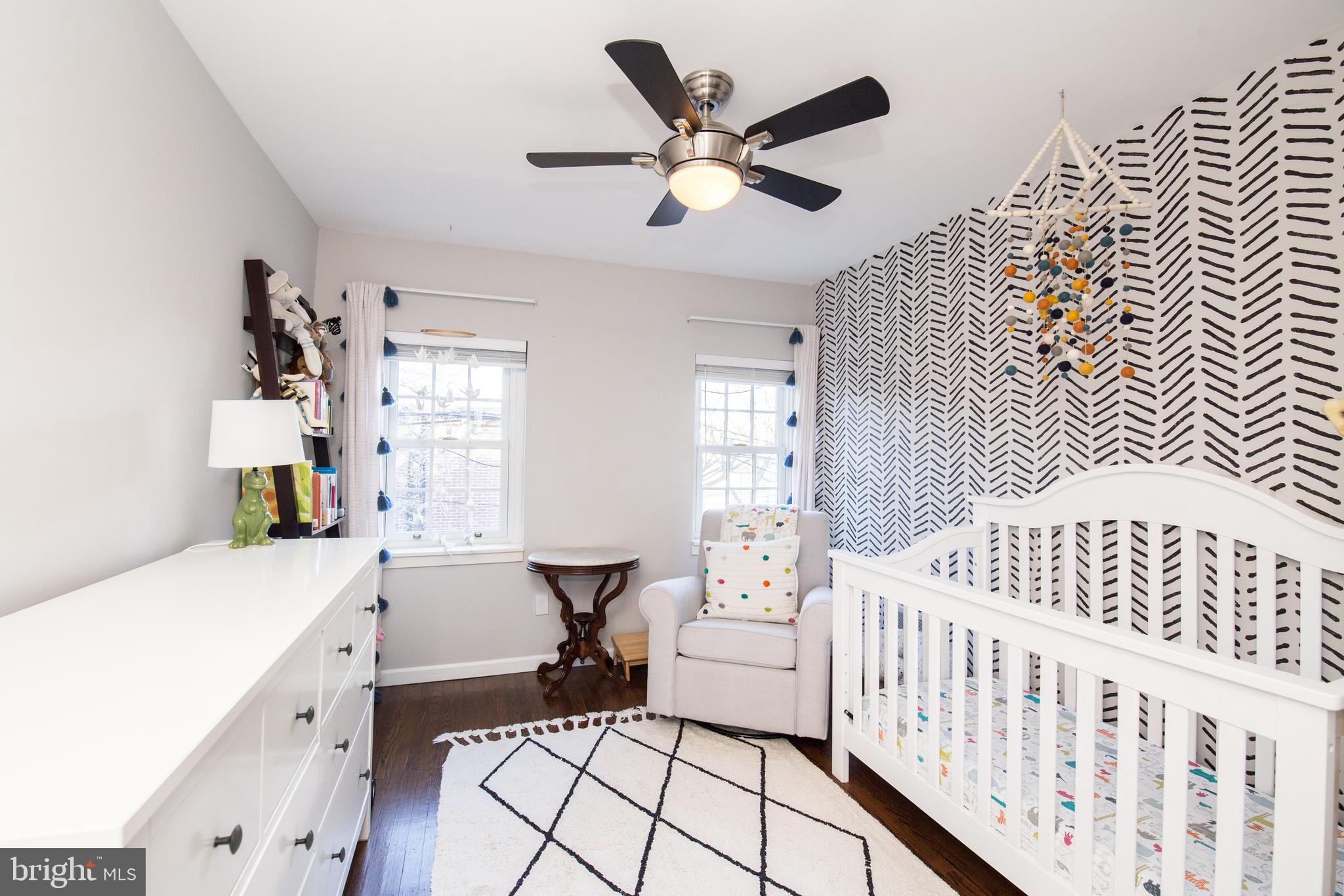 QUEEN VILLAGE - Residential