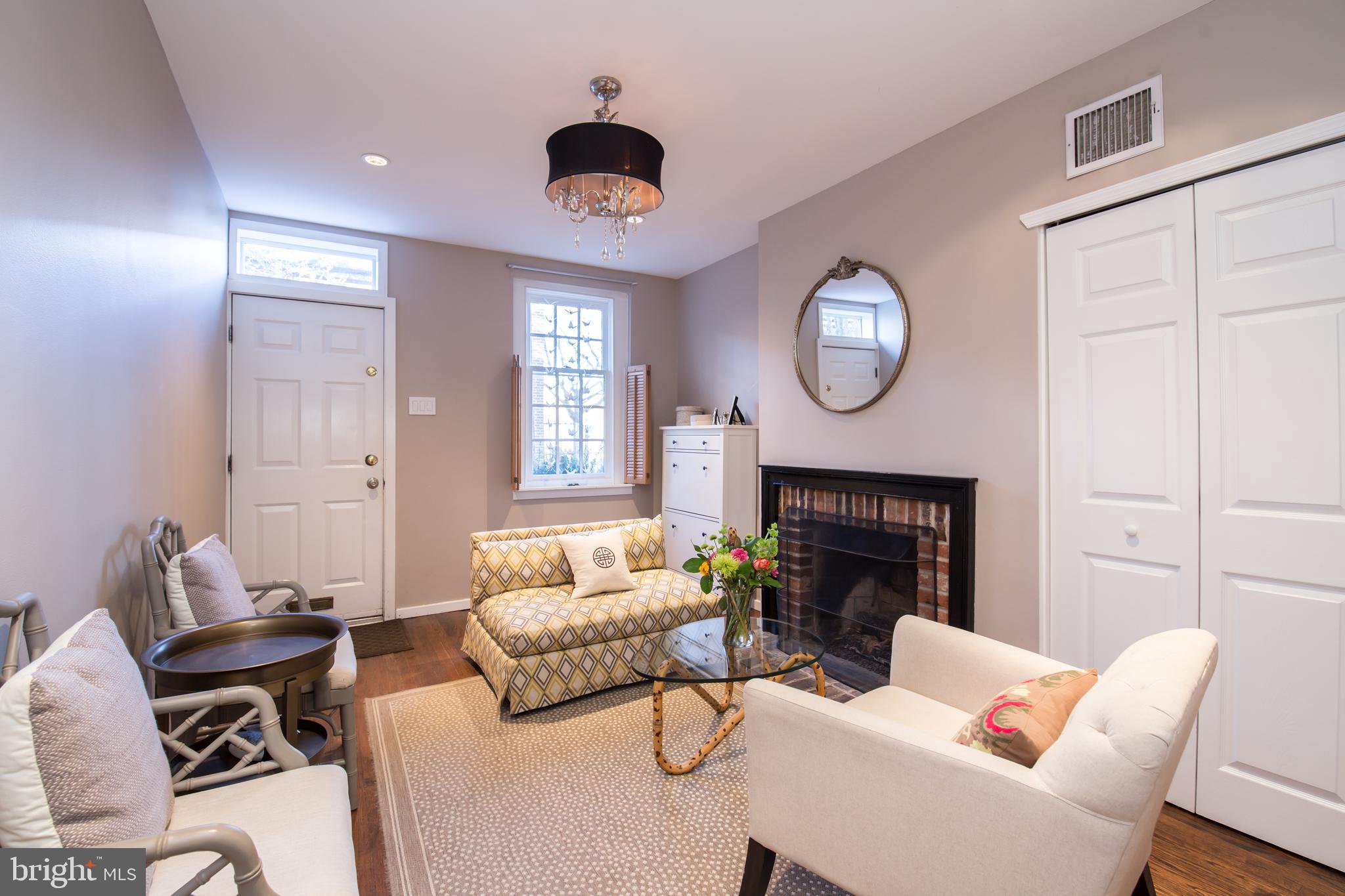 QUEEN VILLAGE - Residential