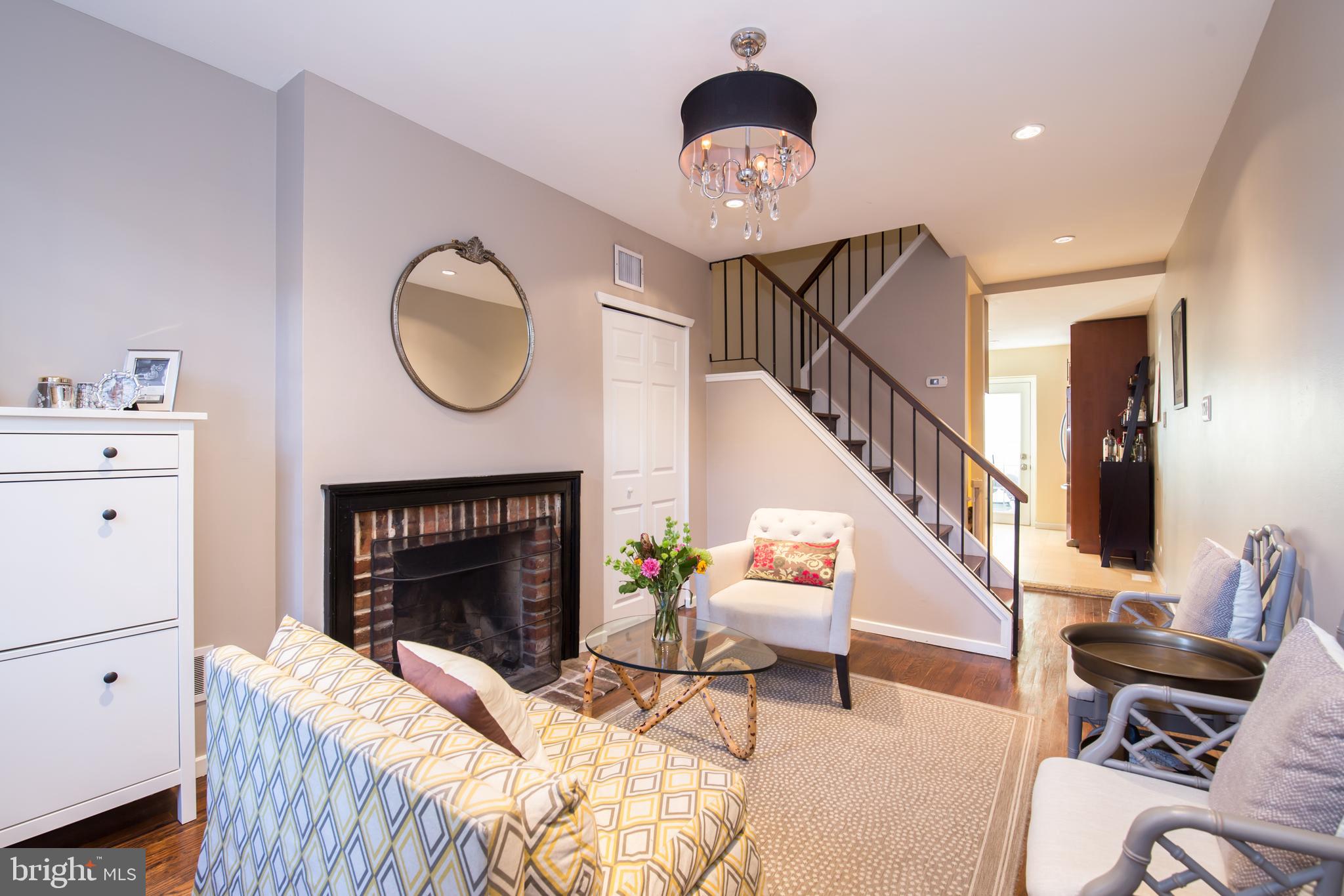 QUEEN VILLAGE - Residential