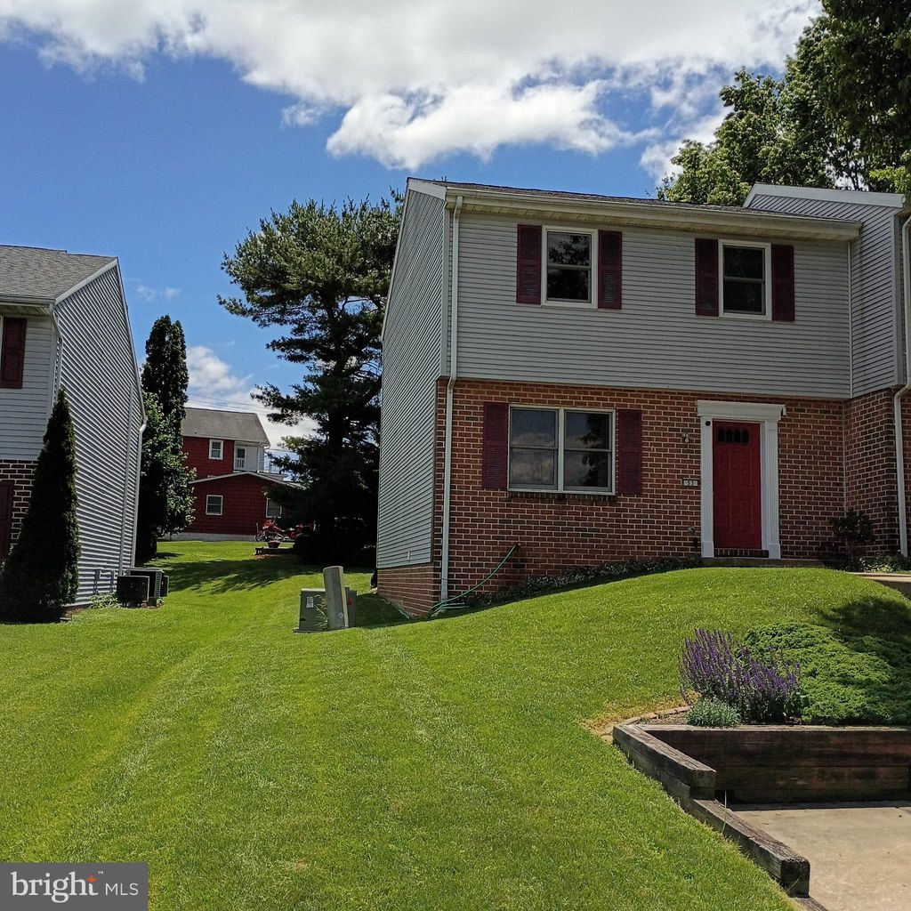Photo of 53 Oriole Drive, EPHRATA, PA 17522 (MLS # PALA2089210)