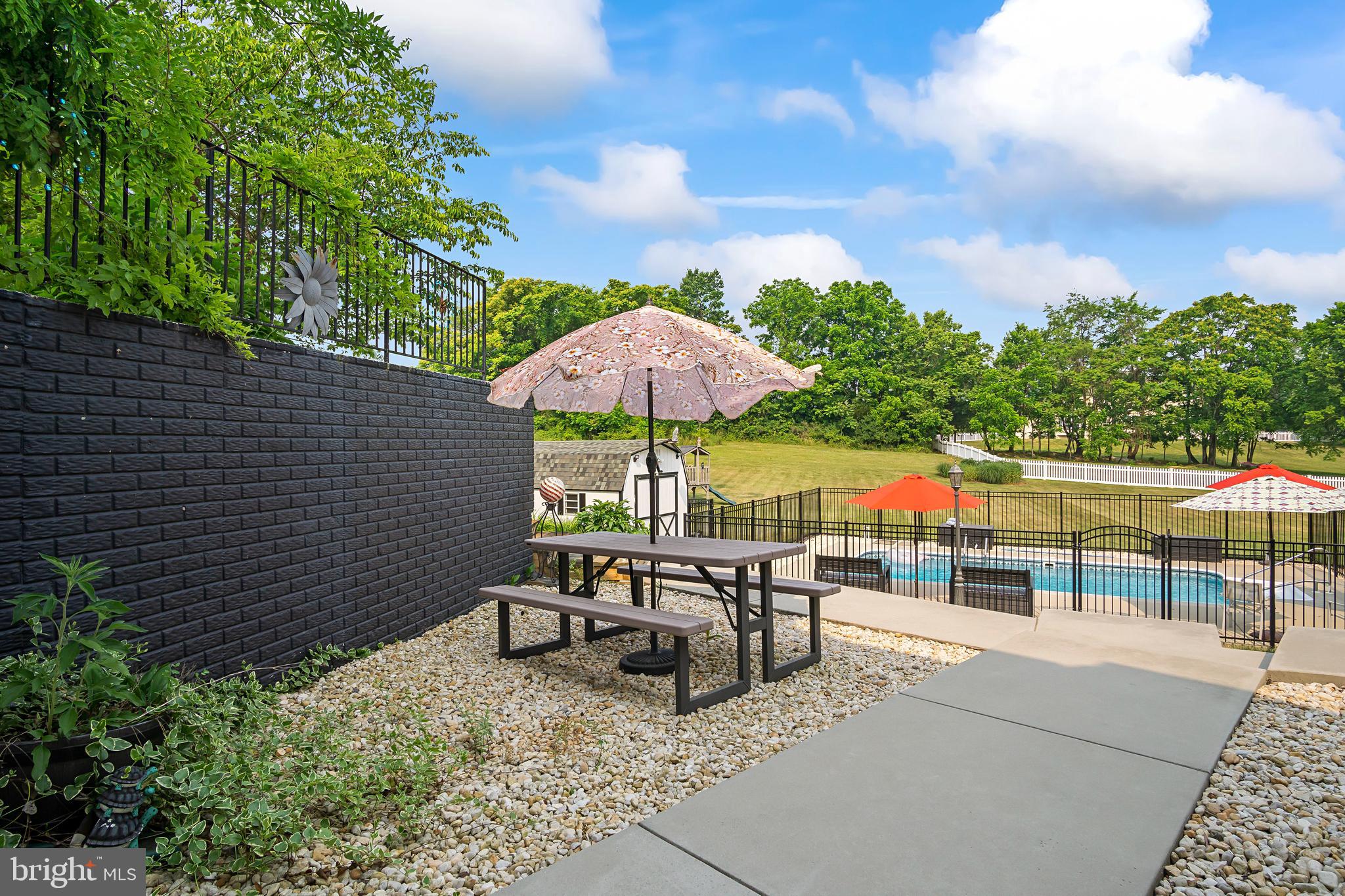 FIELDSTONE - Residential