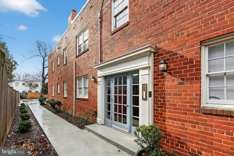 415 N West Street Unit 6, Alexandria, VA MLS: VAAX2054508