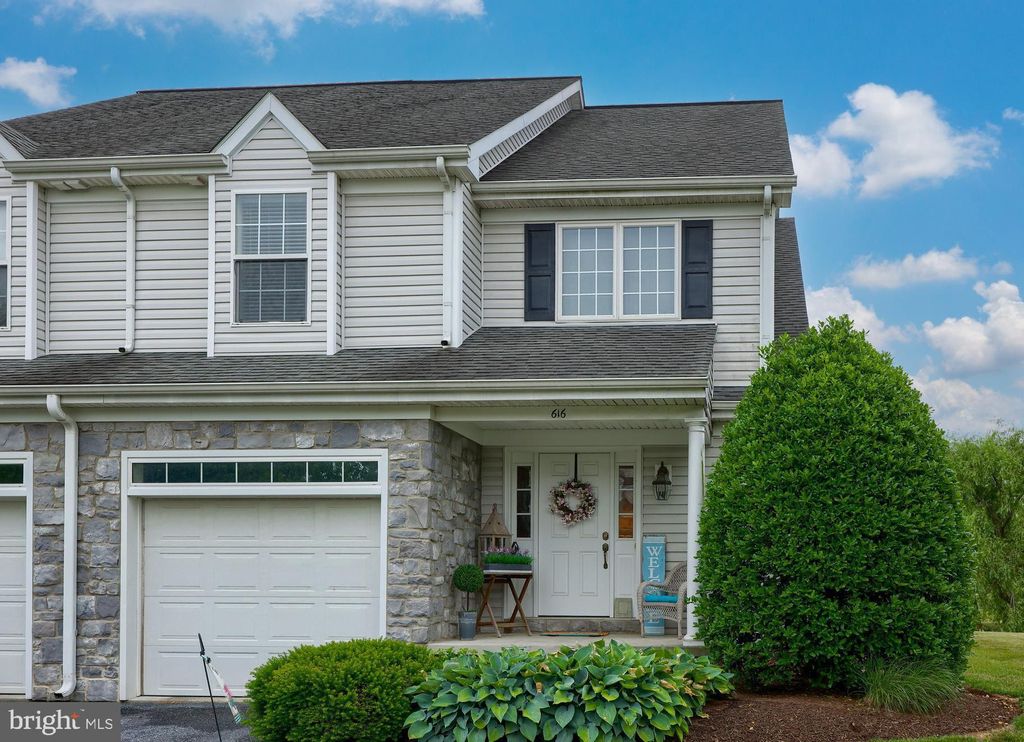 Photo of 616 COURTHOUSE CIR, LITITZ, PA 17543 (MLS # PALA2036736)