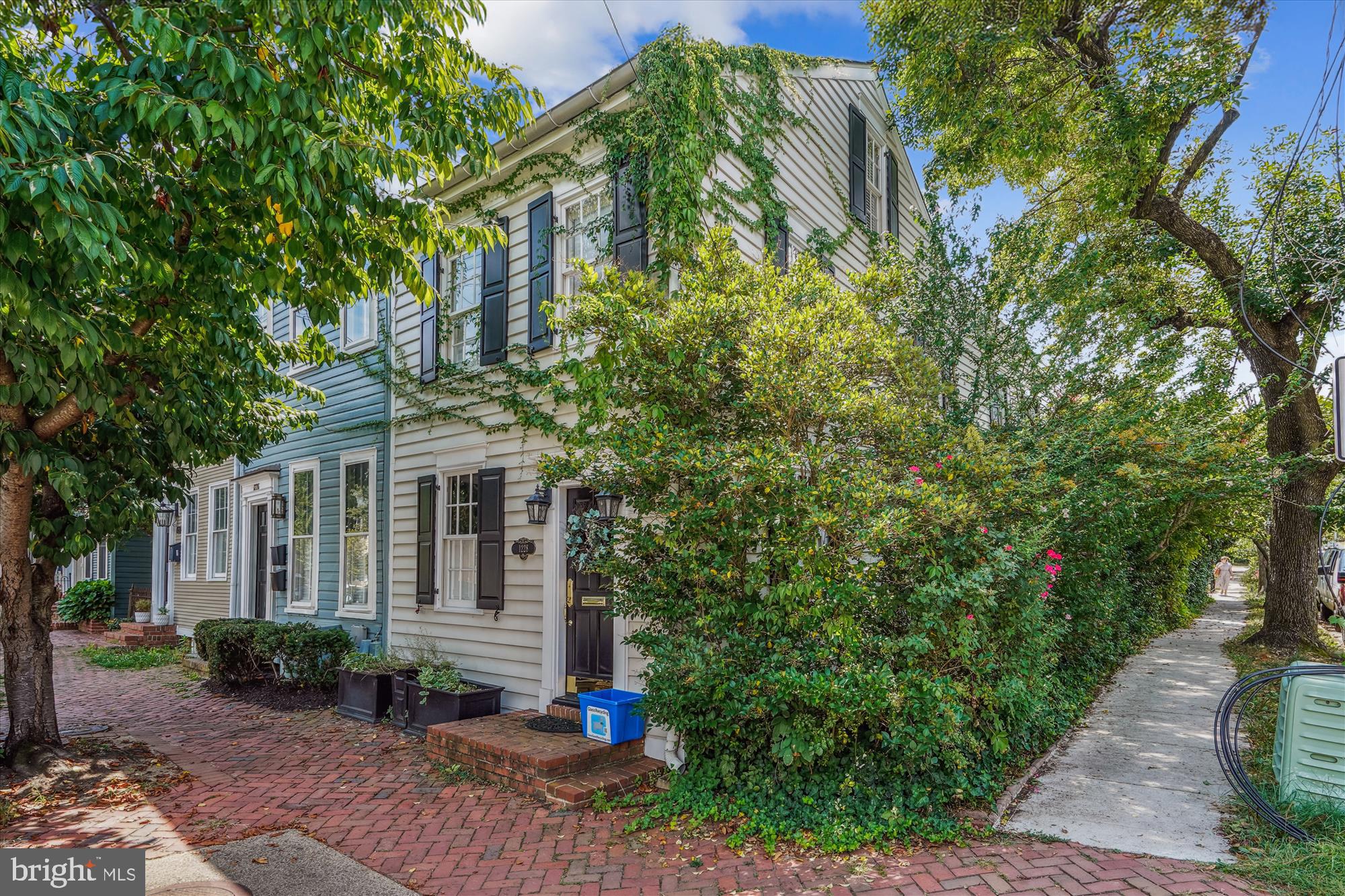 OLD TOWN - Residential Lease