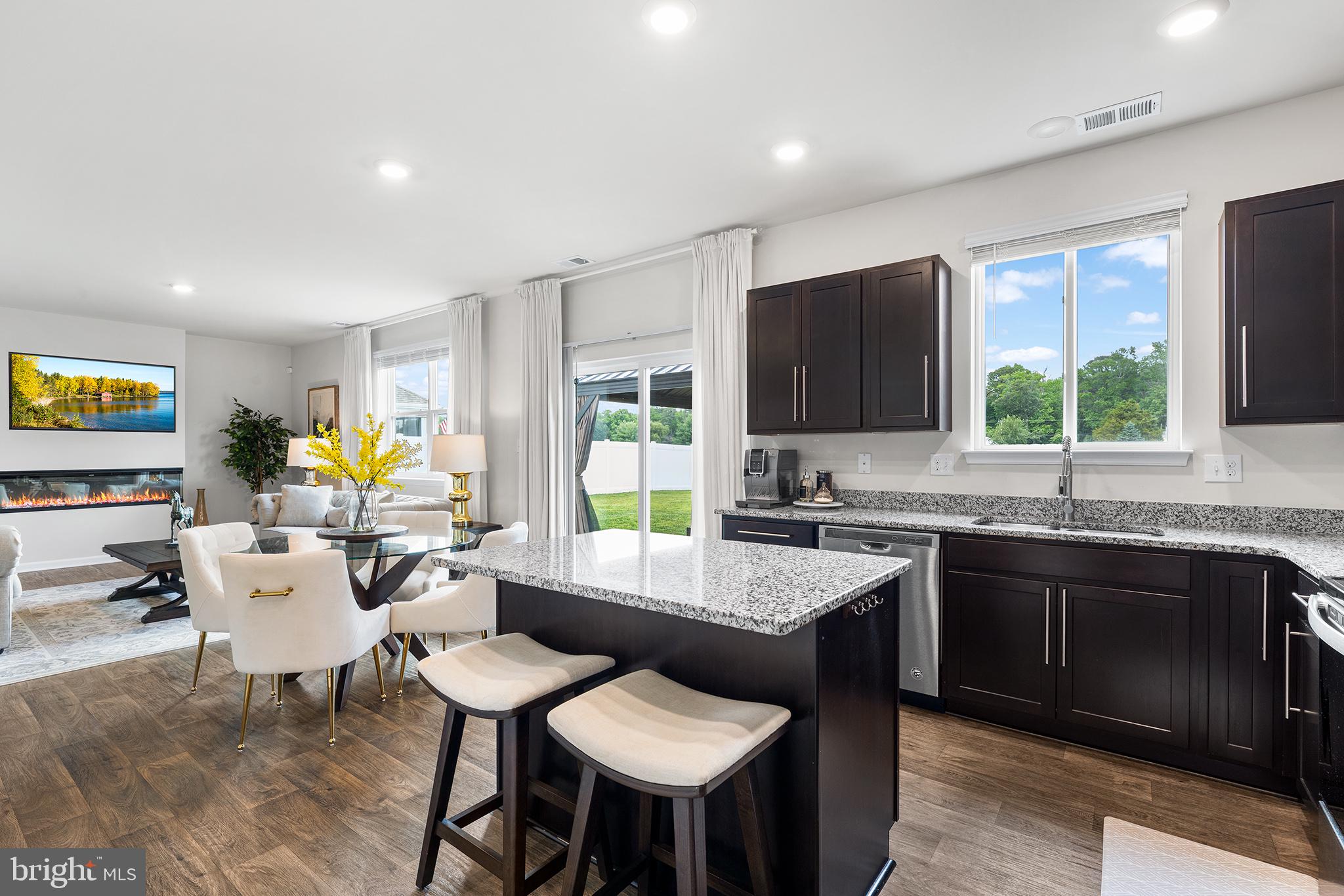 COUNTRY GROVE - Residential