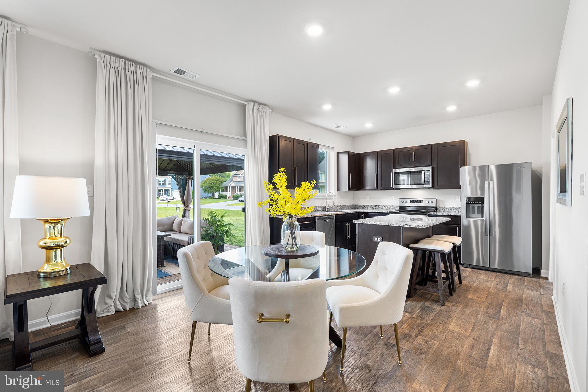 COUNTRY GROVE - Residential