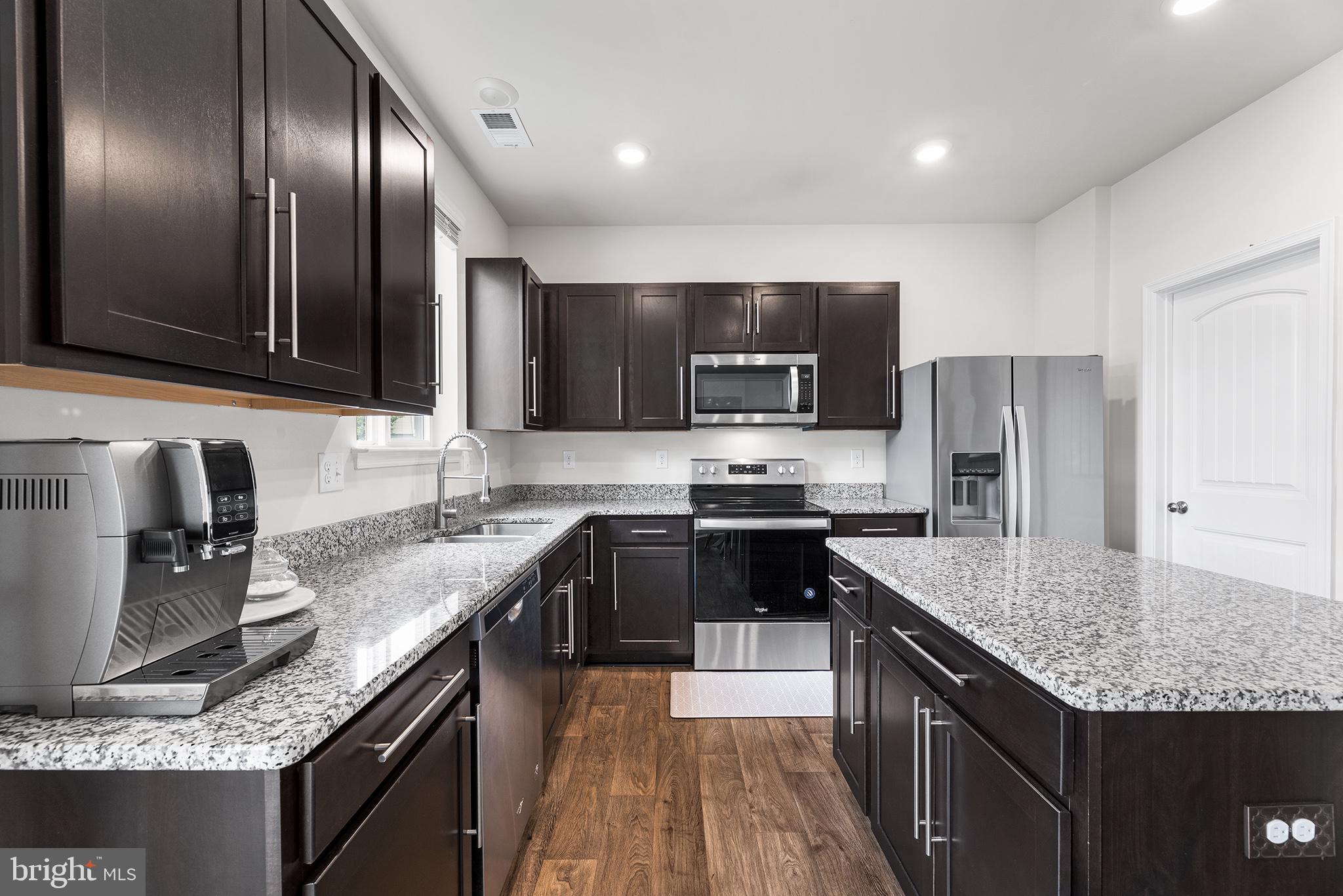 COUNTRY GROVE - Residential