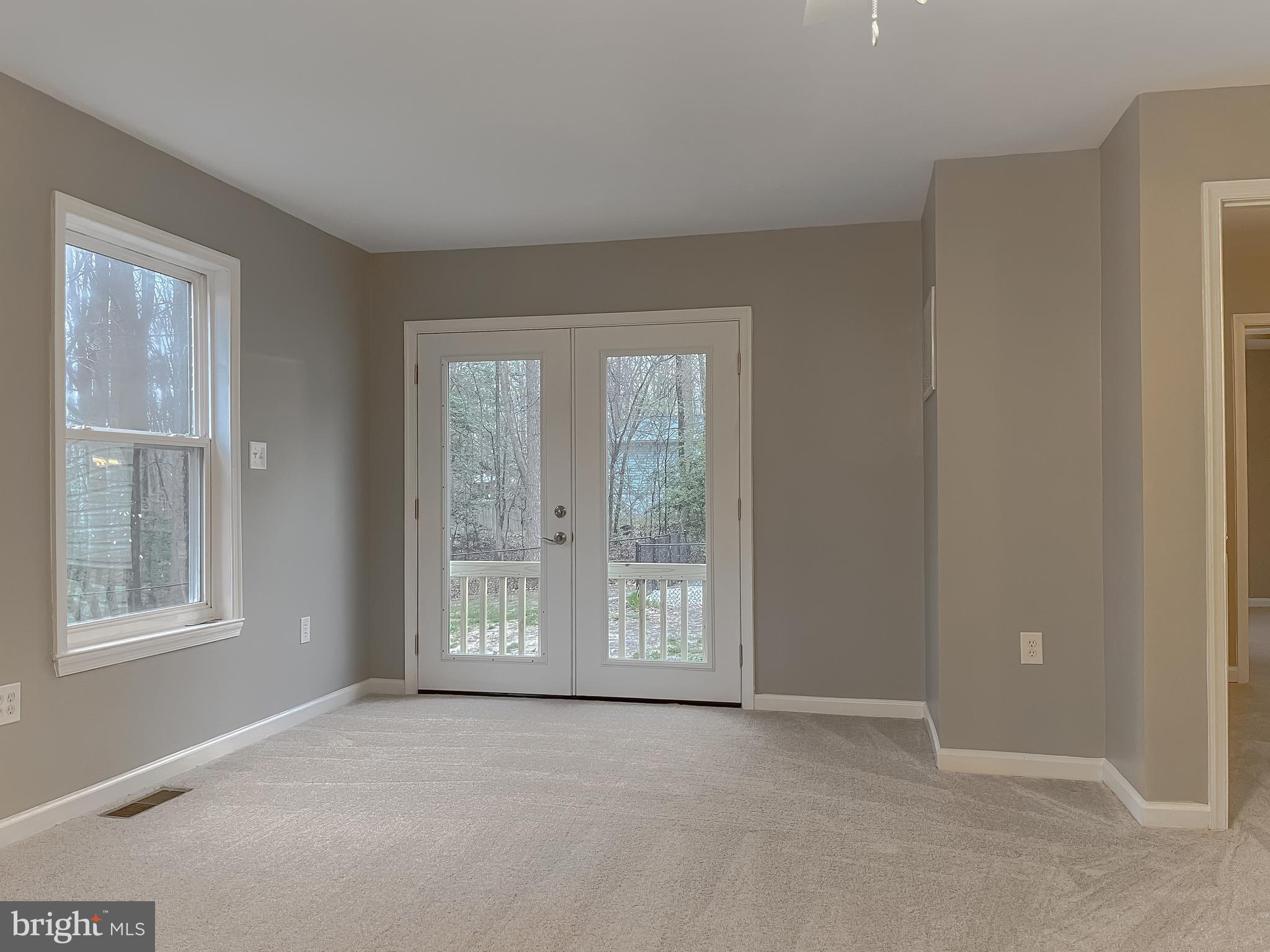 COUNTRY LAKES - Residential