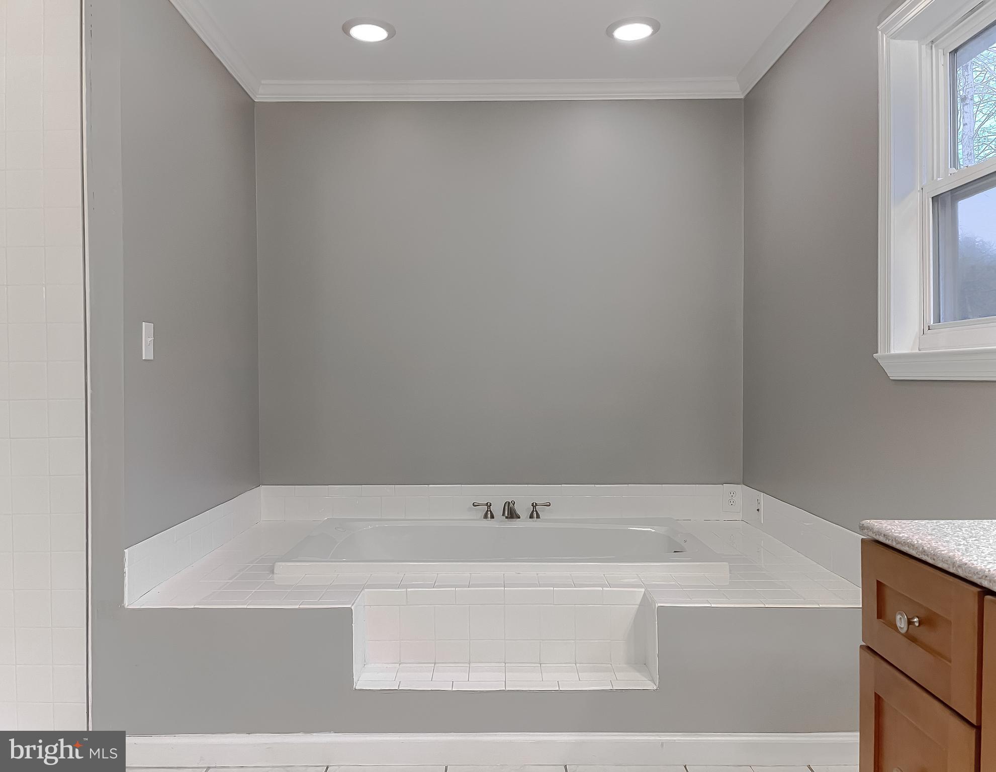 COUNTRY LAKES - Residential