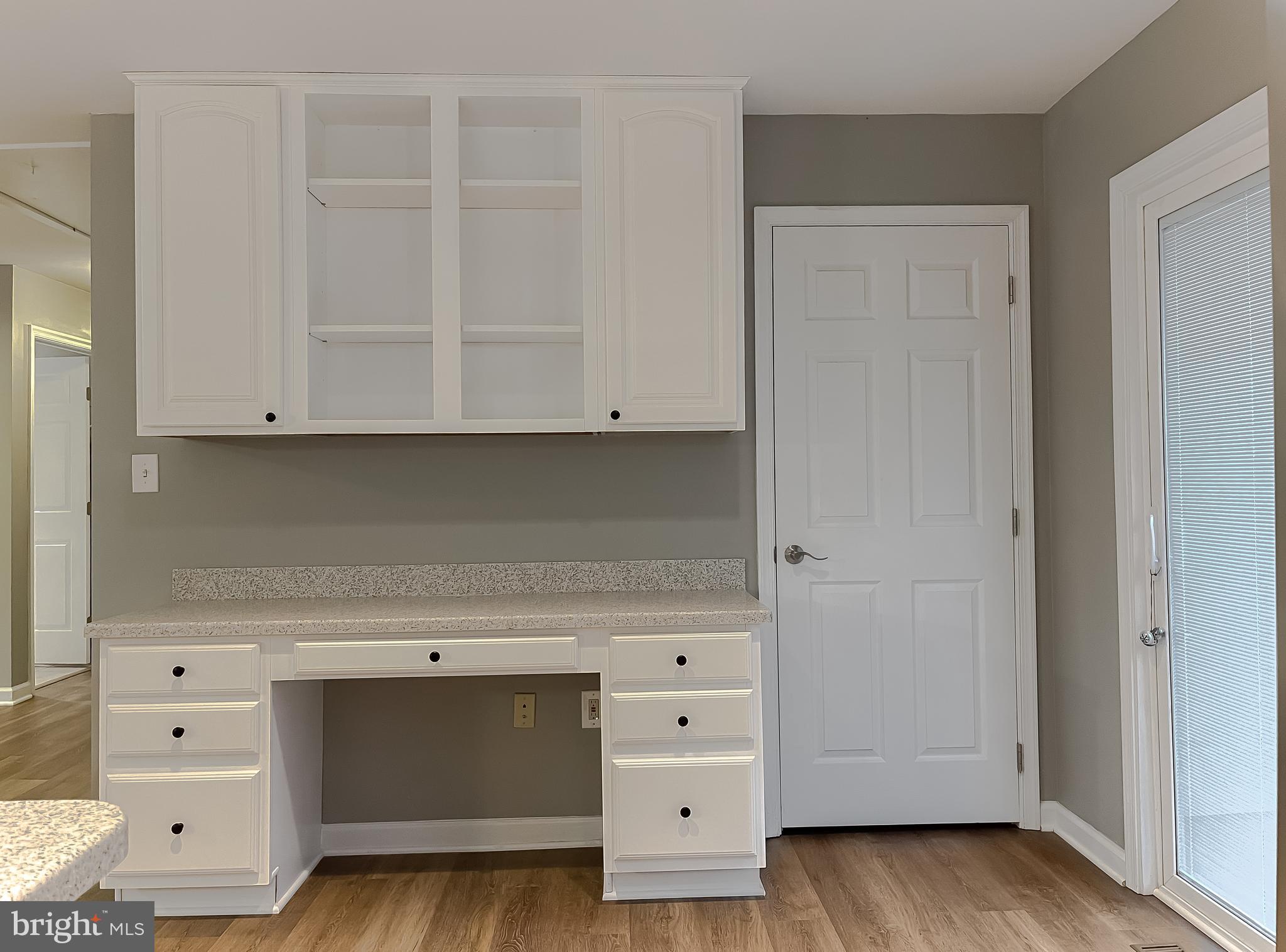 COUNTRY LAKES - Residential