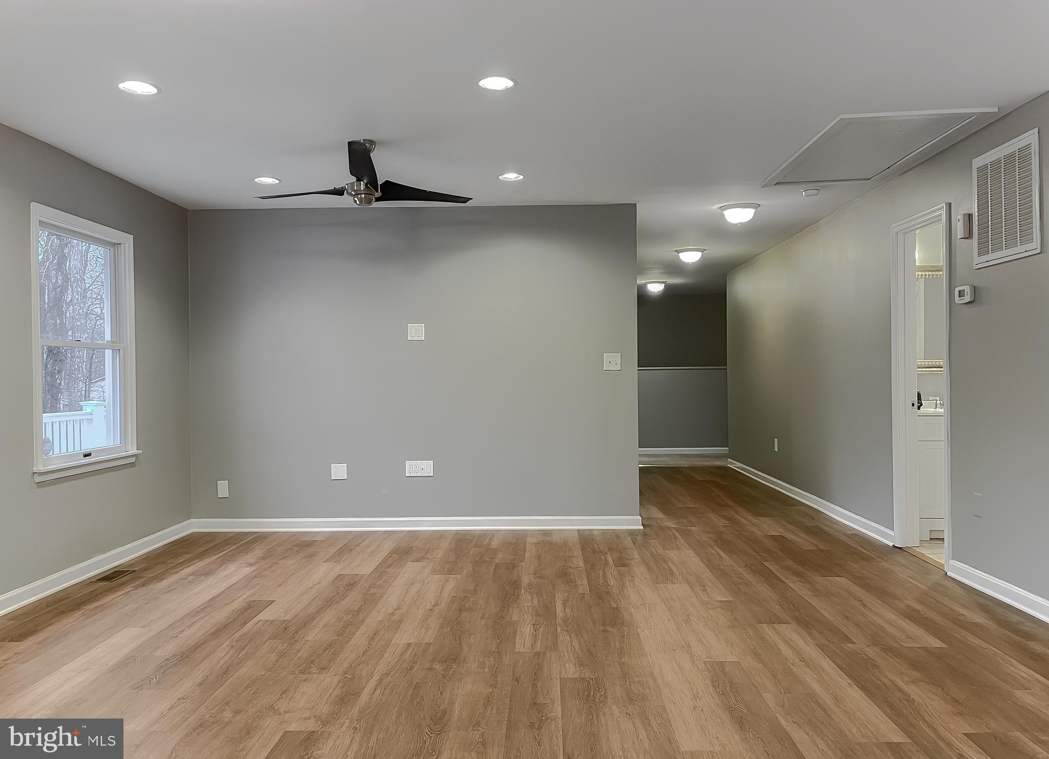 COUNTRY LAKES - Residential