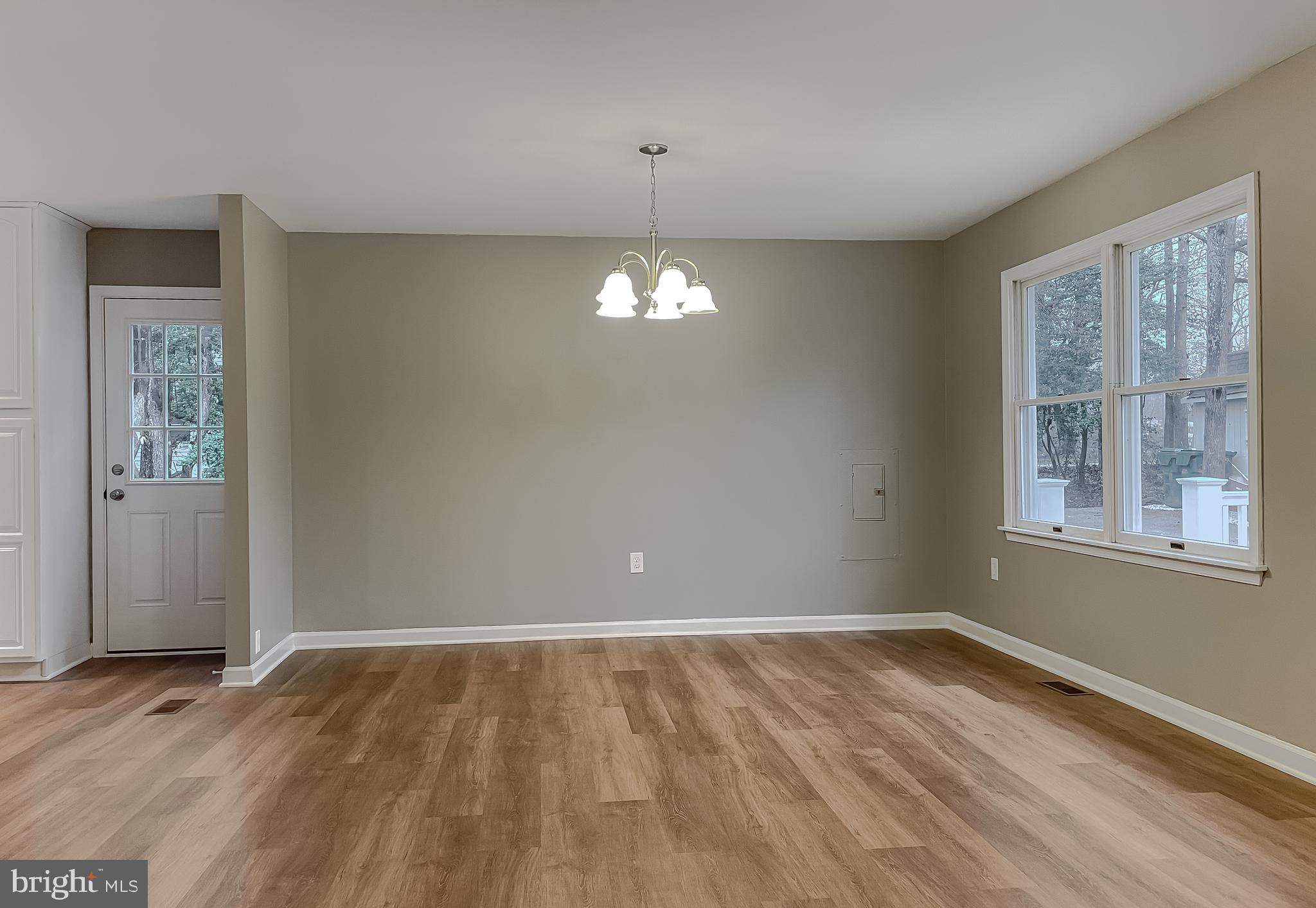 COUNTRY LAKES - Residential