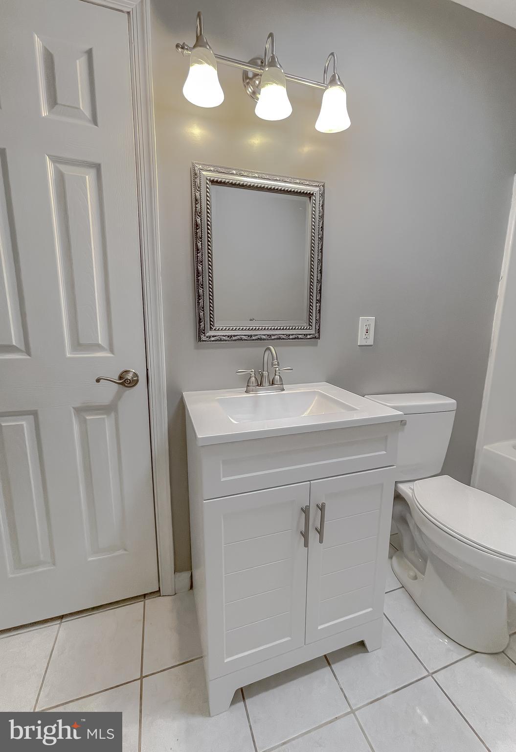 COUNTRY LAKES - Residential