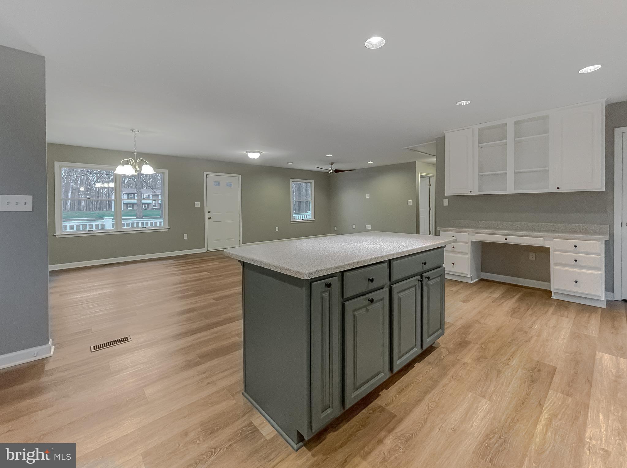 COUNTRY LAKES - Residential