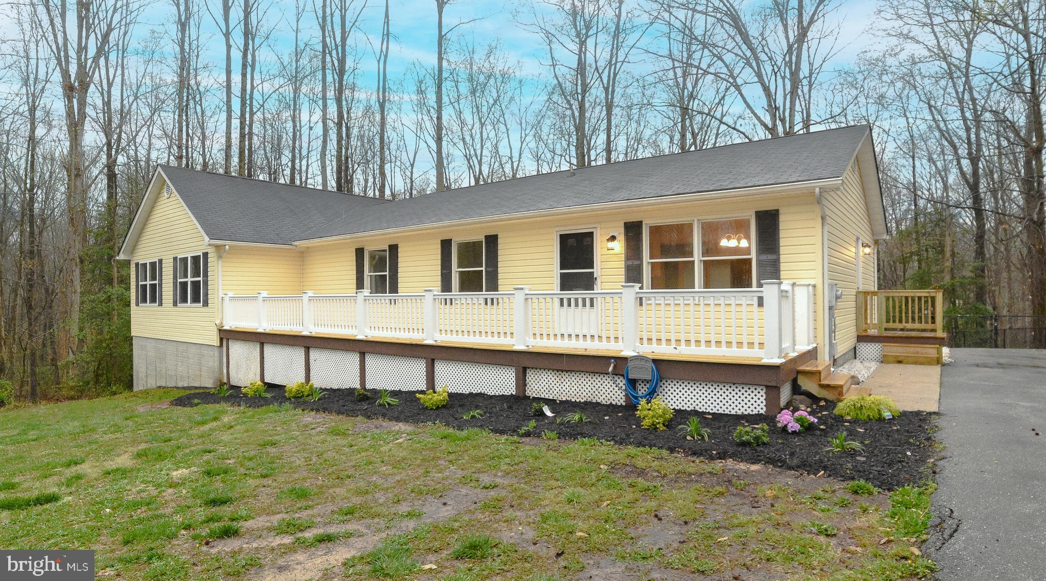 COUNTRY LAKES - Residential