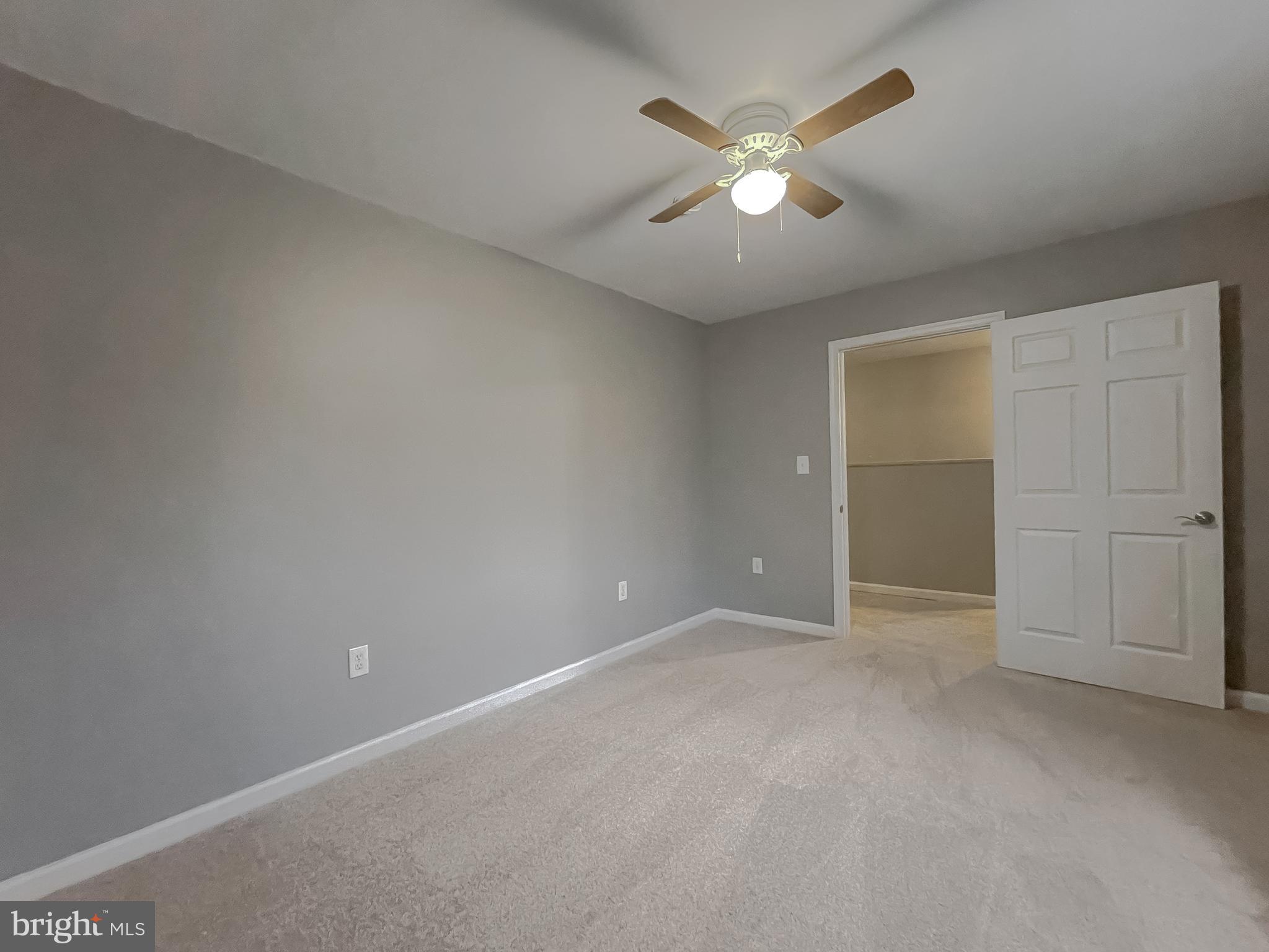 COUNTRY LAKES - Residential