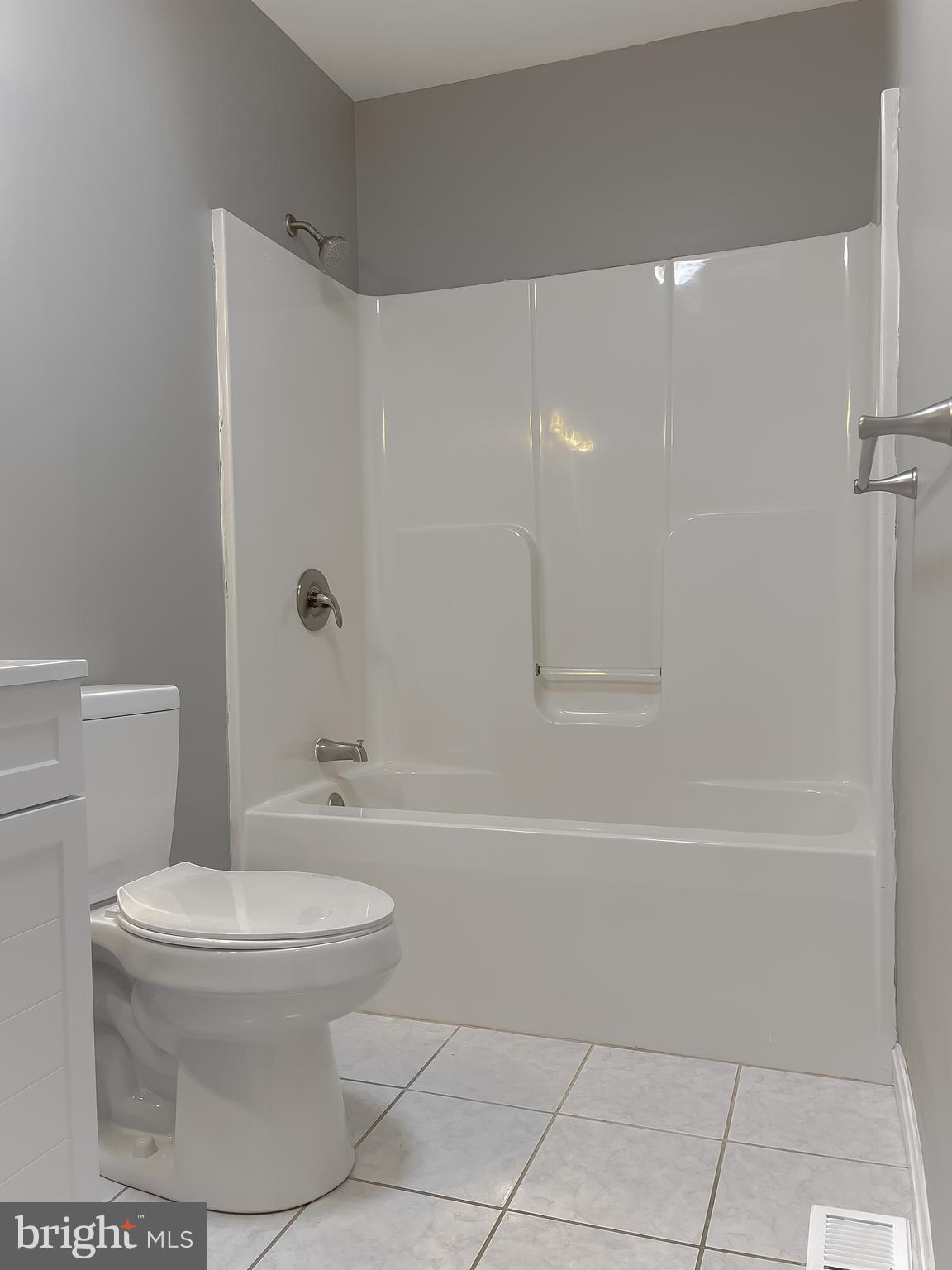 COUNTRY LAKES - Residential