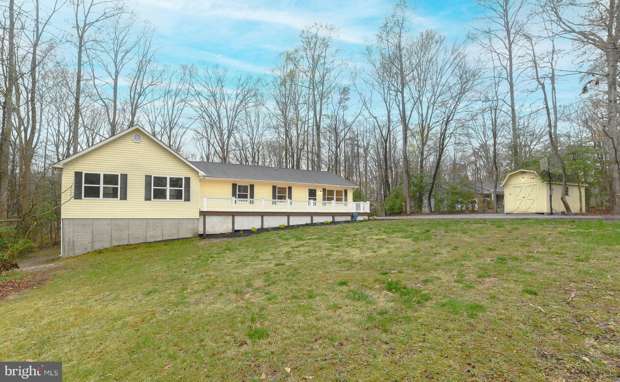 COUNTRY LAKES - Residential