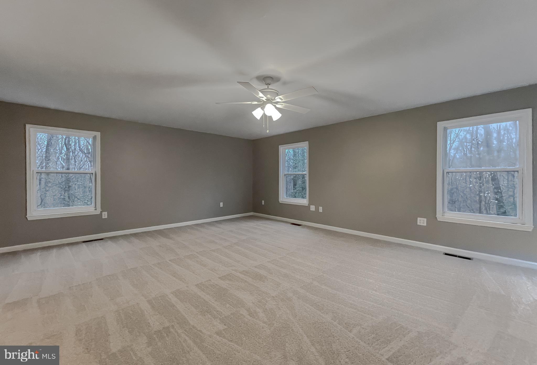 COUNTRY LAKES - Residential