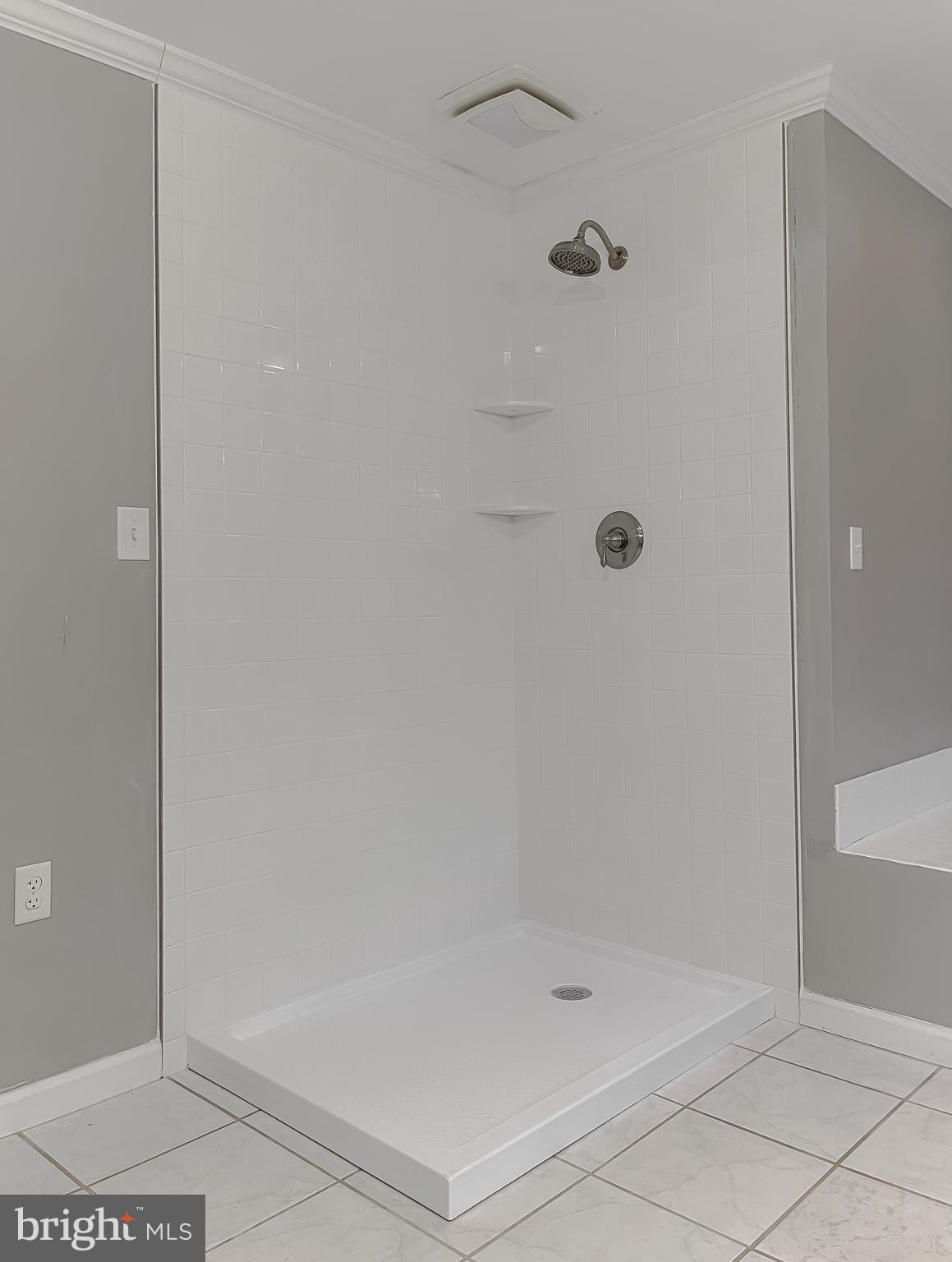 COUNTRY LAKES - Residential