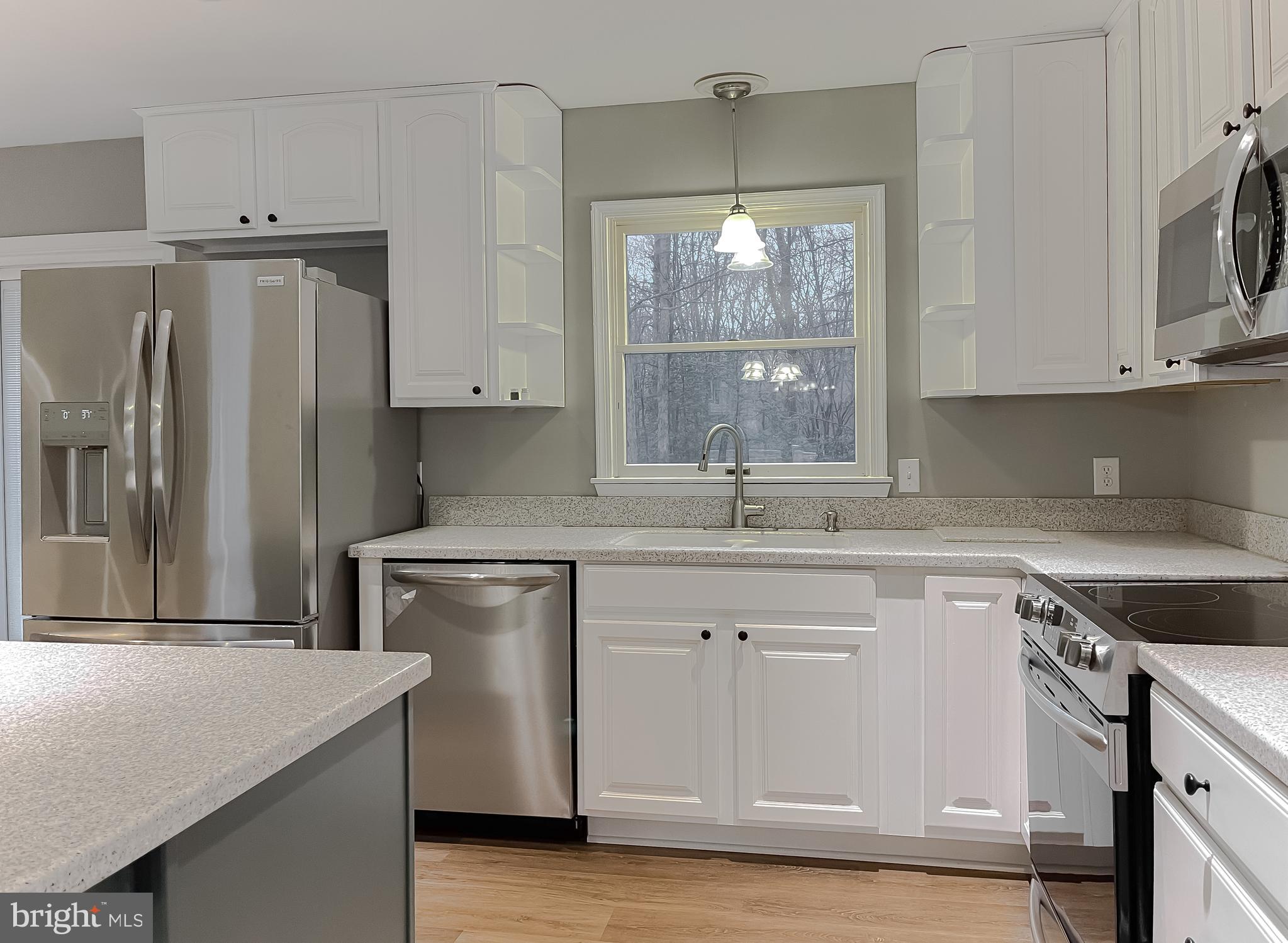 COUNTRY LAKES - Residential