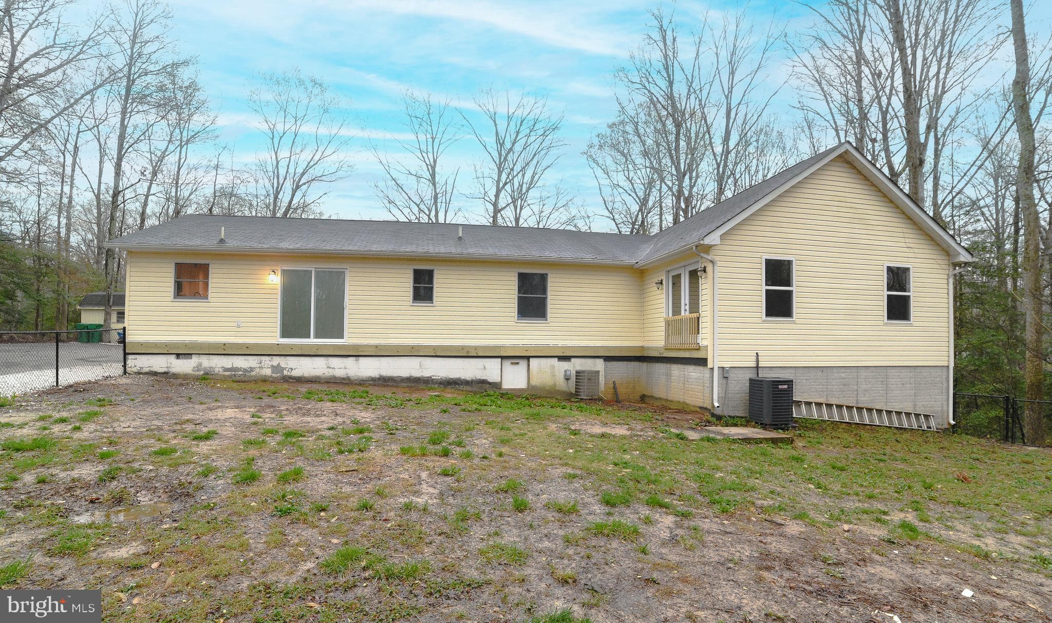 COUNTRY LAKES - Residential